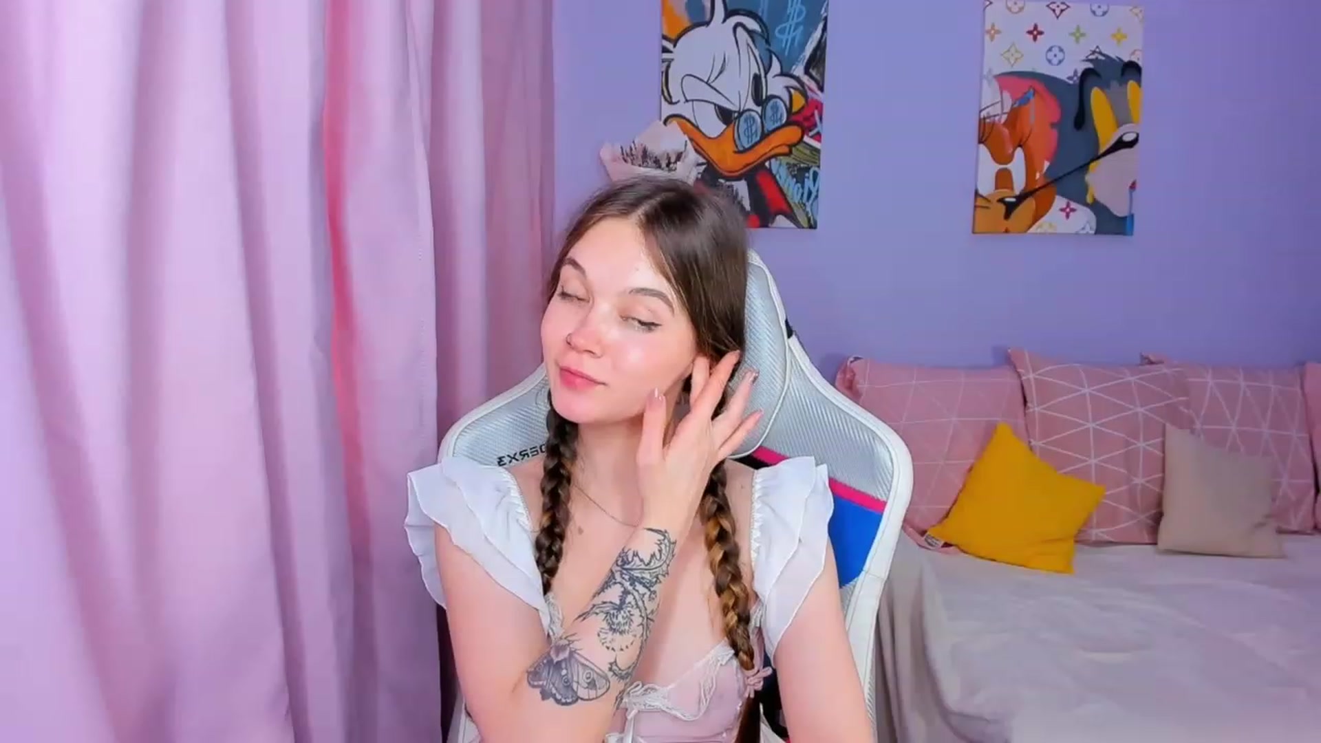 Gallery image thumbnail from Kate_Young's myfreecams stream on, 04/24/2023, 08:57 image 12 of 20