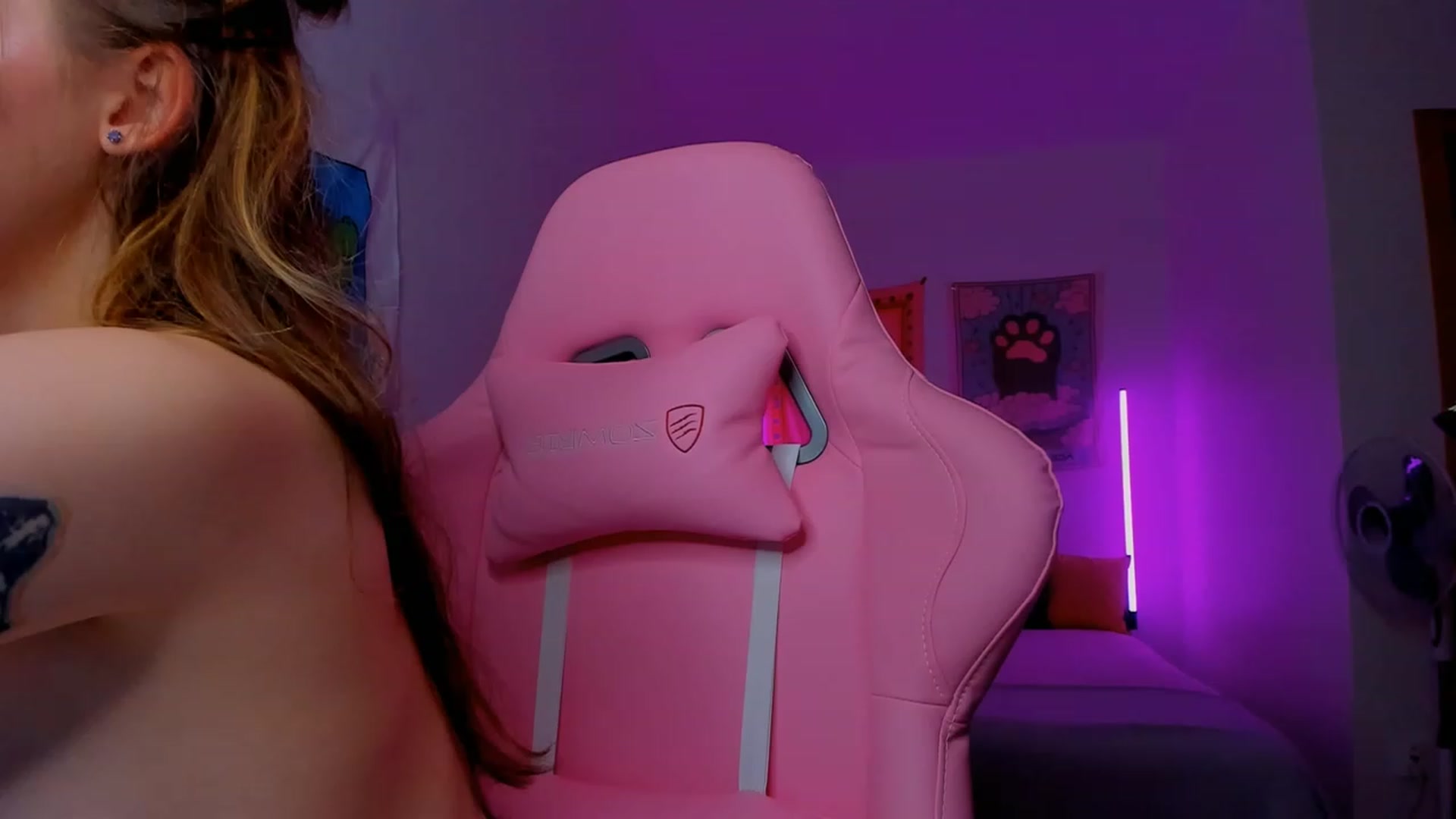 Gallery image thumbnail from Kate_Young's myfreecams stream on, 08/25/2023, 07:06 image 11 of 20