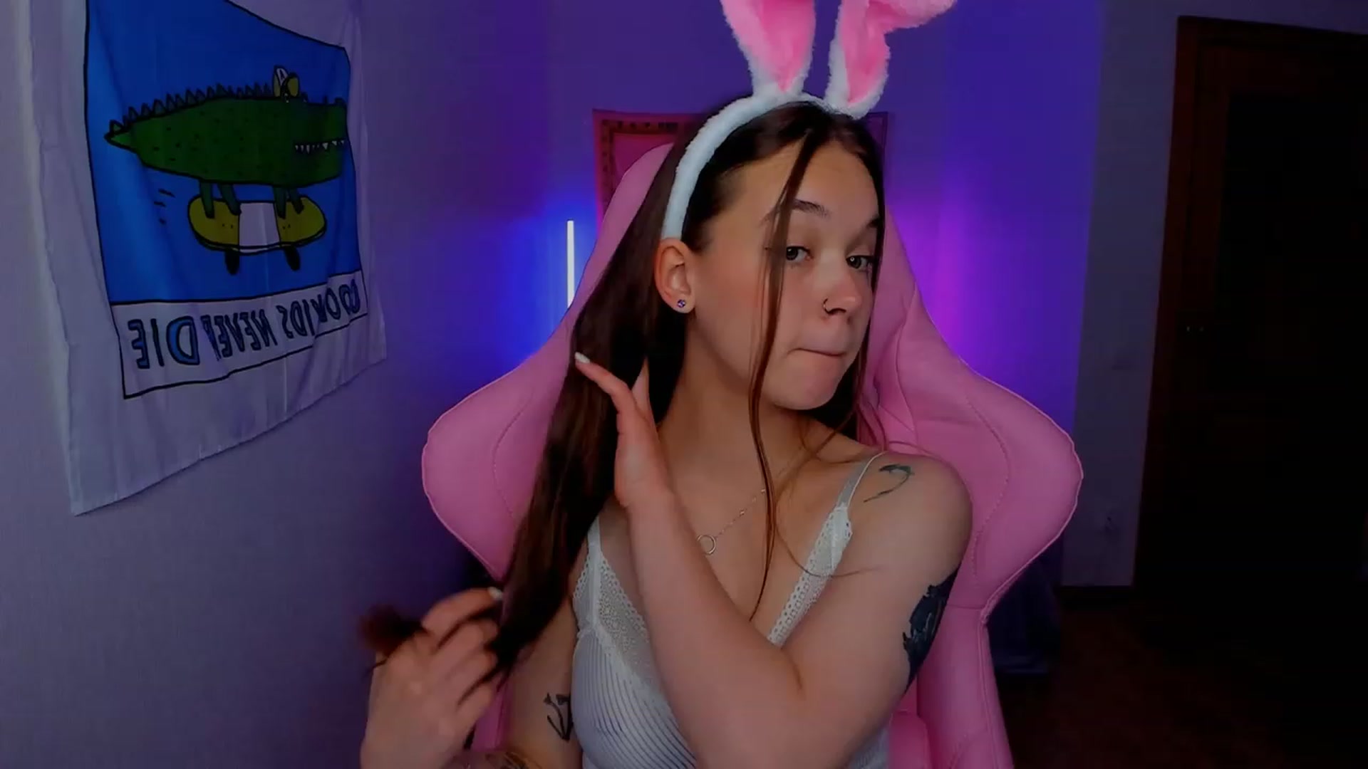 Gallery image thumbnail from Kate_Young's myfreecams stream on, 09/26/2023, 06:27 image 17 of 20