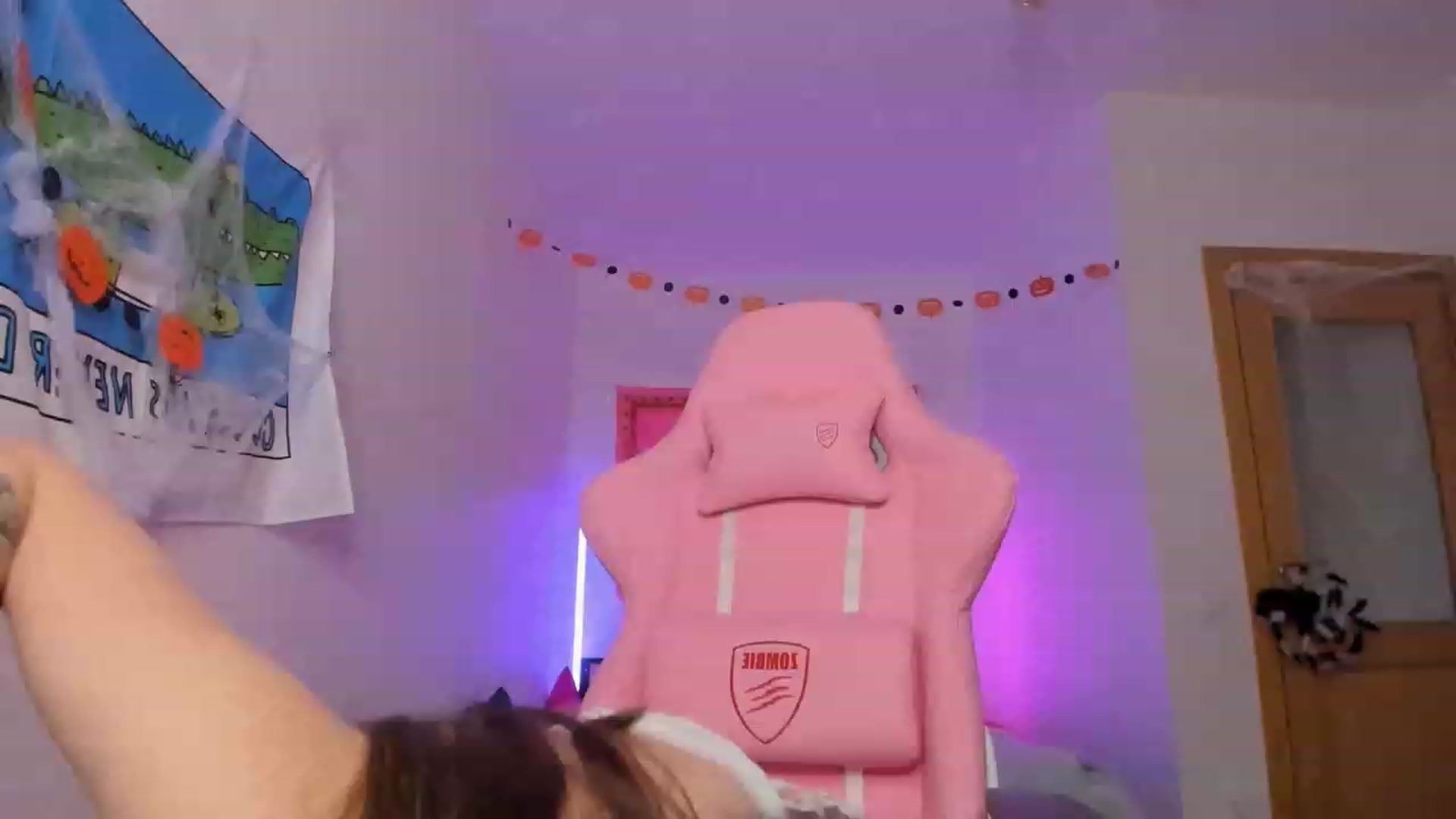 Gallery image thumbnail from Kate_Young's myfreecams stream on, 10/25/2023, 07:36 image 1 of 20