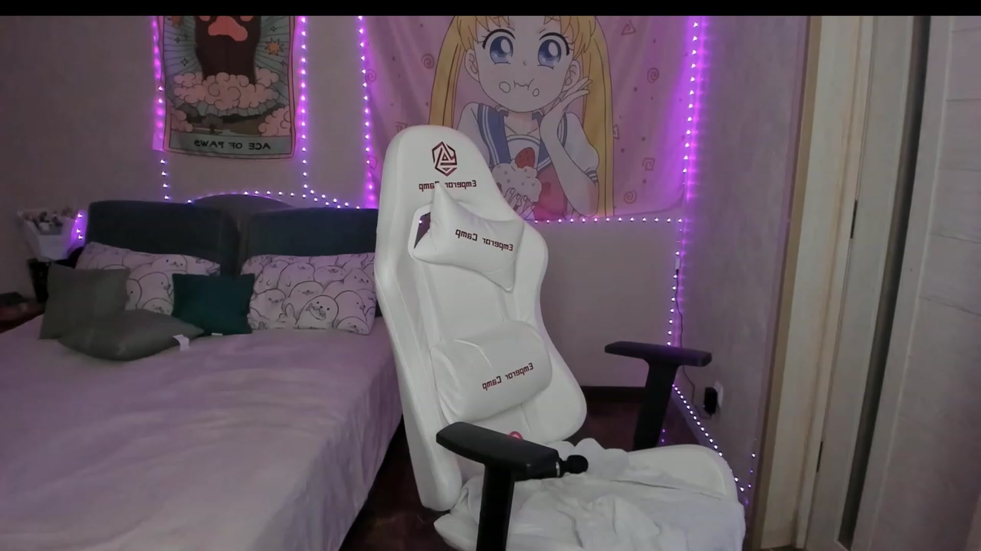 Gallery image thumbnail from Kate_Young's myfreecams stream on, 02/18/2024, 07:49 image 12 of 20