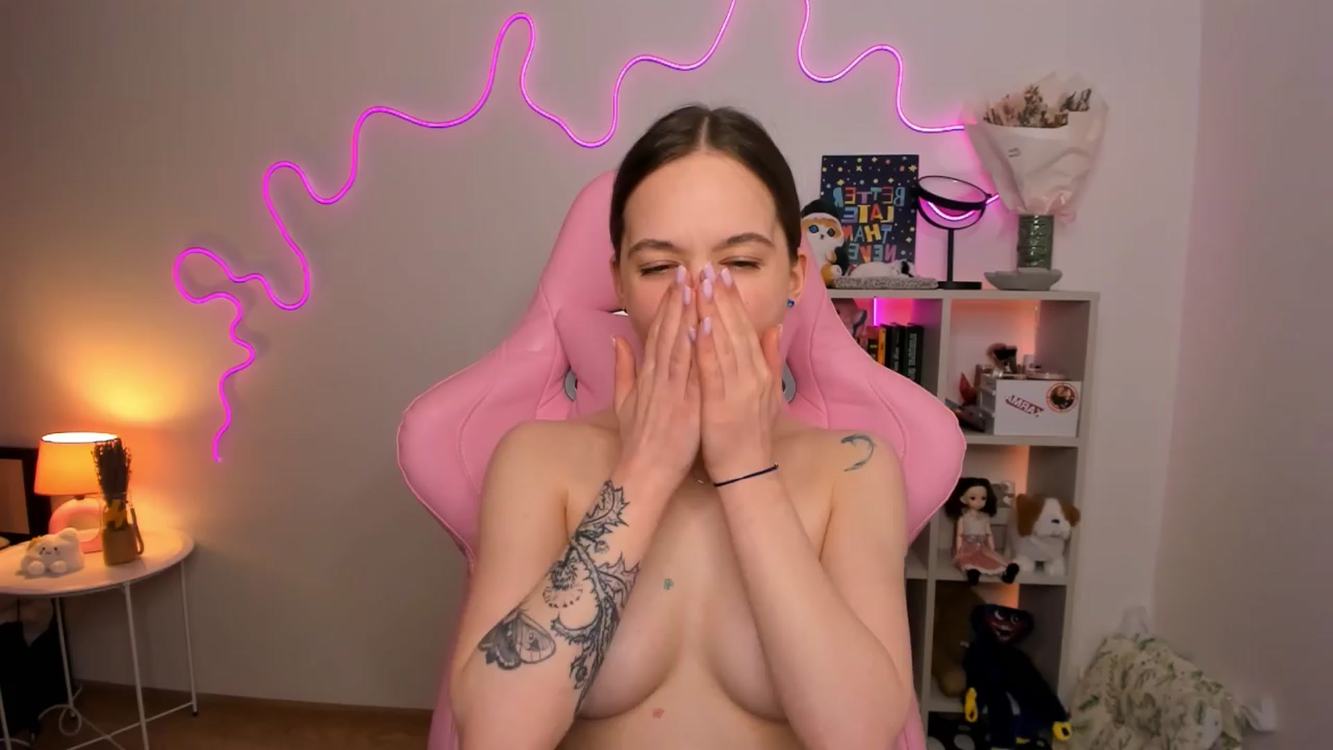 Gallery image thumbnail from Kate_Young's myfreecams stream on, 04/10/2024, 05:59 image 14 of 20