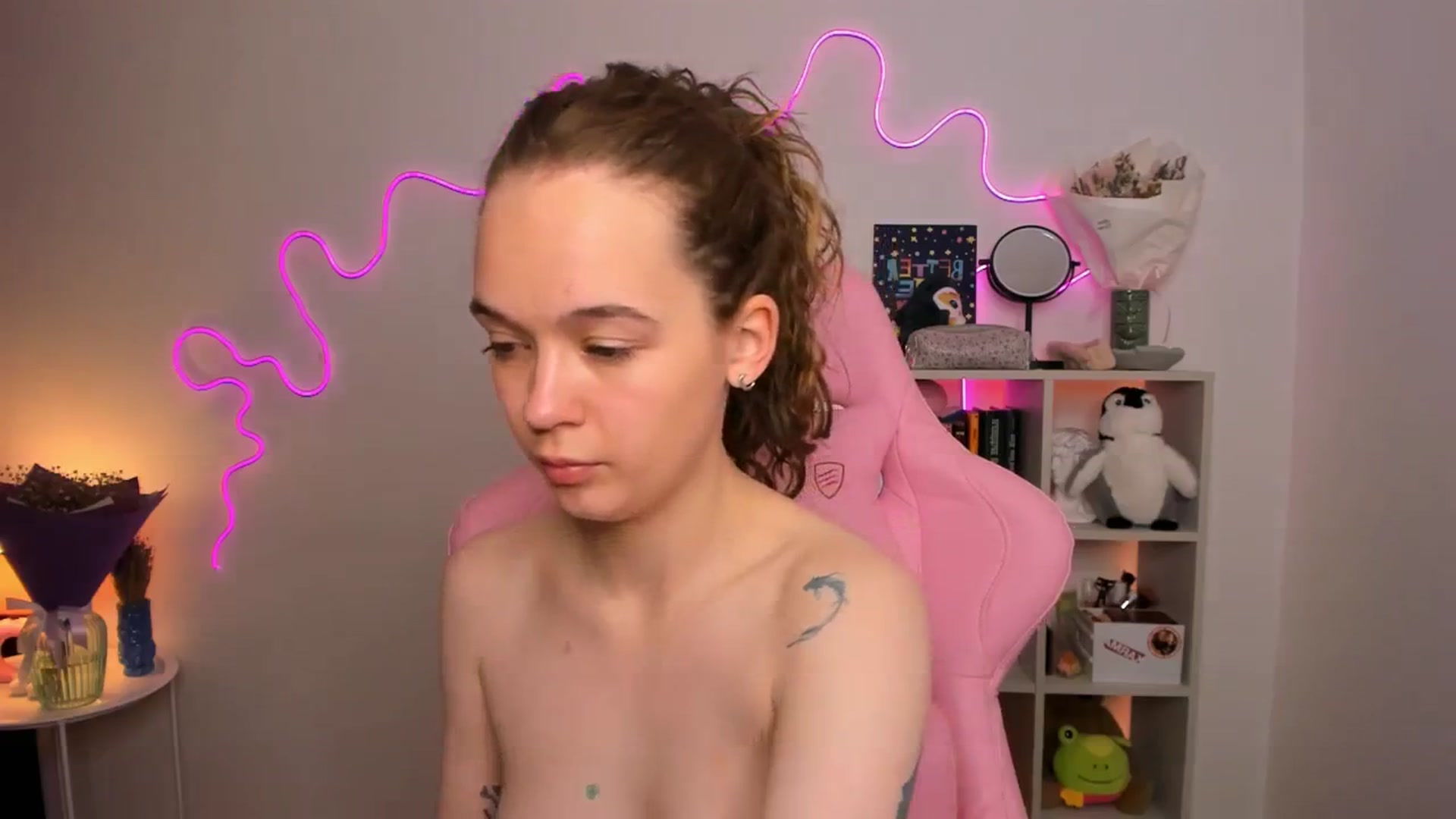 Gallery image thumbnail from Kate_Young's myfreecams stream on, 05/19/2024, 06:43 image 9 of 20