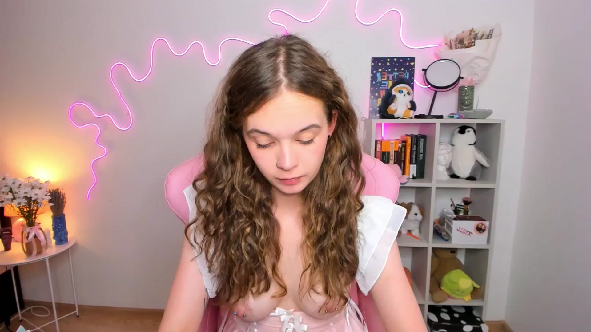 Gallery image thumbnail from Kate_Young's myfreecams stream on, 08/14/2024, 06:17 image 7 of 20