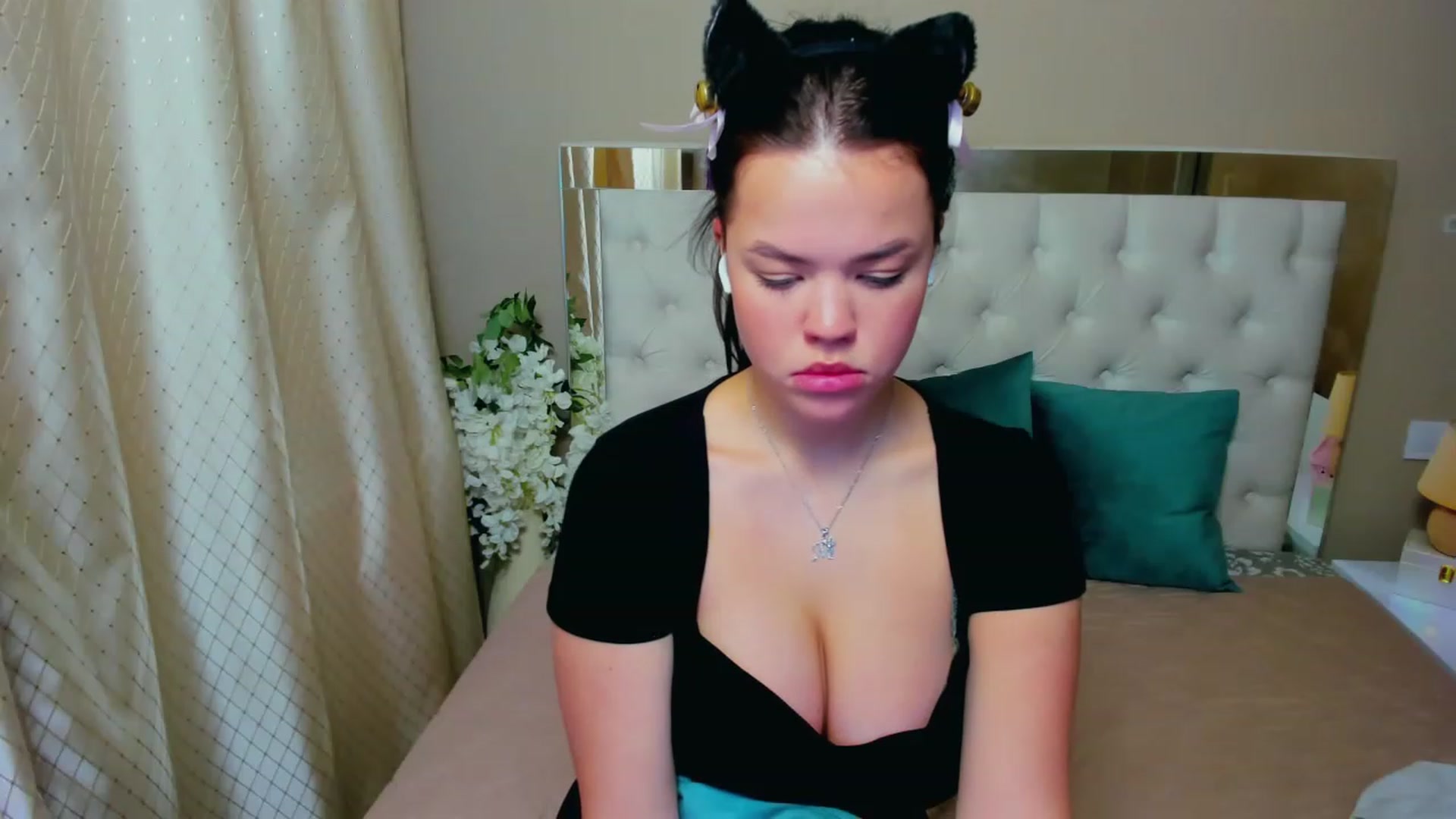 Gallery image thumbnail from Kateblaire_1's myfreecams stream on, 11/26/2022, 15:04 image 14 of 20