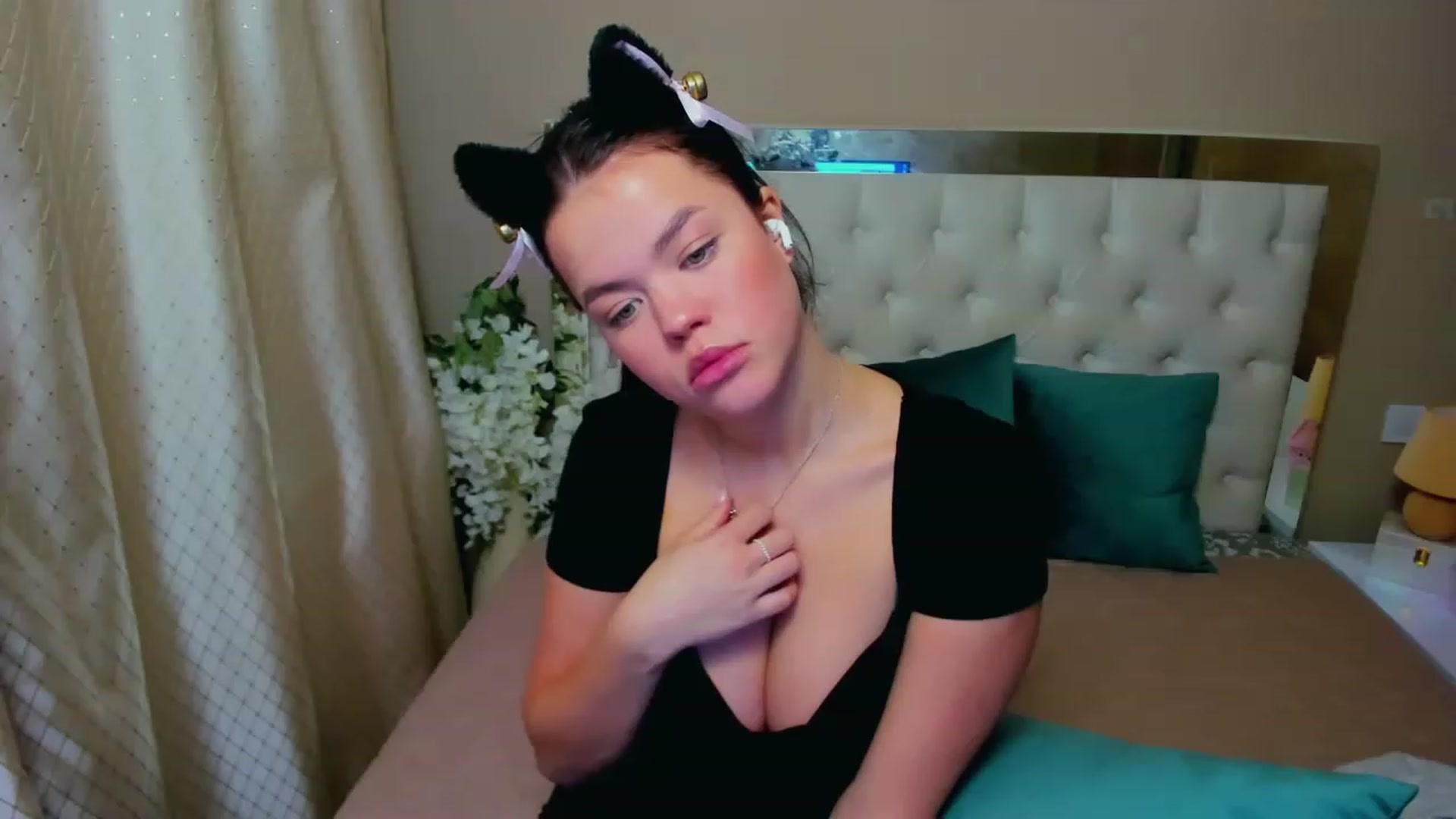 Gallery image thumbnail from Kateblaire_1's myfreecams stream on, 11/26/2022, 15:04 image 12 of 20