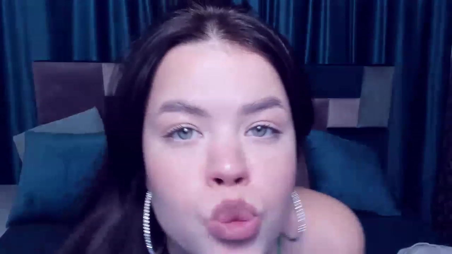 Gallery image thumbnail from Kateblaire_1's myfreecams stream on, 11/27/2022, 13:30 image 11 of 20