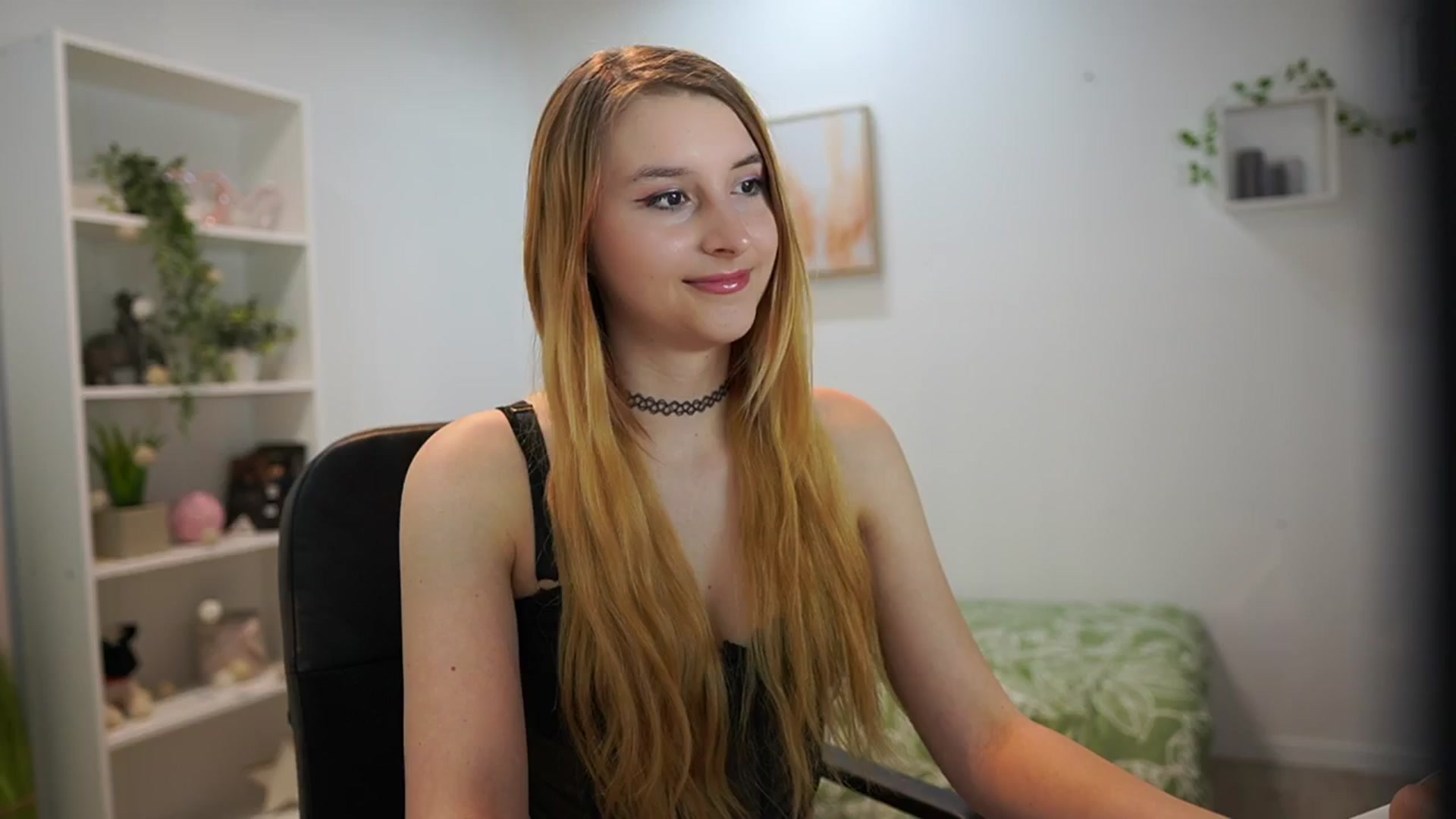 Gallery image thumbnail from Katei_England's myfreecams stream on, 06/11/2024, 09:55 image 14 of 20