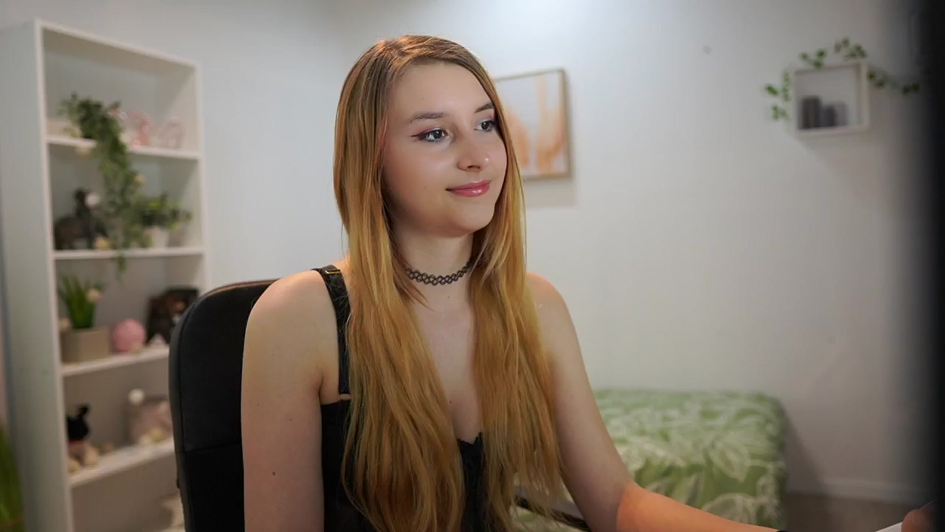 Gallery image thumbnail from Katei_England's myfreecams stream on, 06/11/2024, 09:55 image 17 of 20