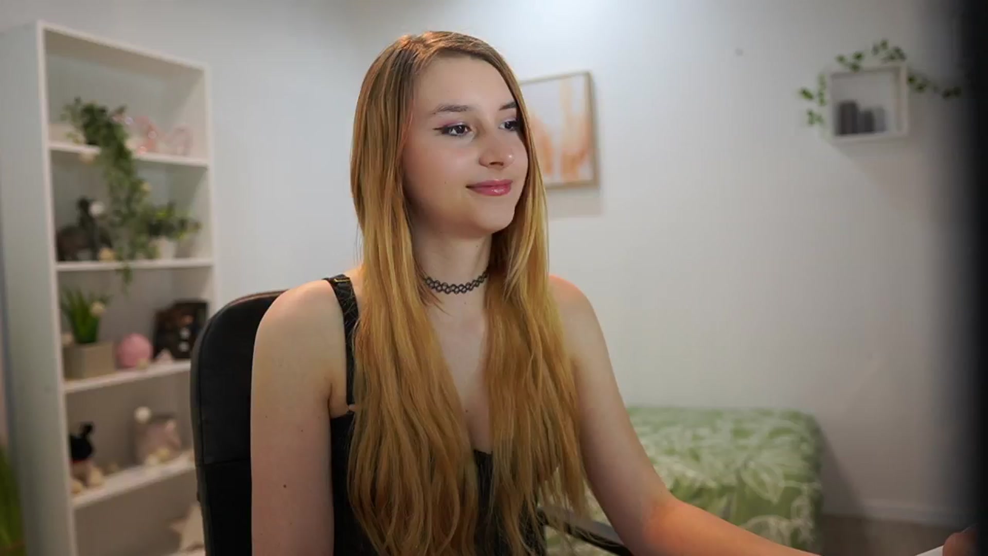 Gallery image thumbnail from Katei_England's myfreecams stream on, 06/11/2024, 09:55 image 16 of 20