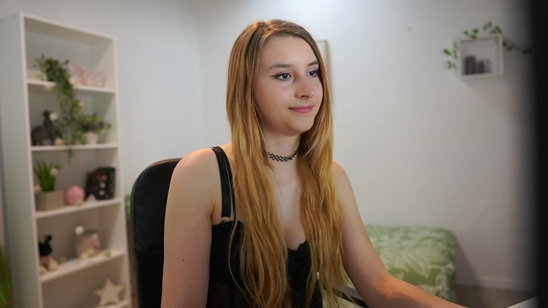 Gallery image thumbnail from Katei_England's myfreecams stream on, 06/11/2024, 12:21 image 1 of 20