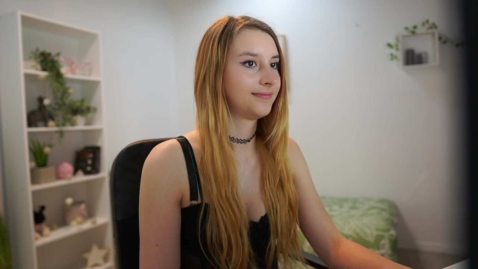 Gallery image thumbnail from Katei_England's myfreecams stream on, 06/11/2024, 12:21 image 3 of 20