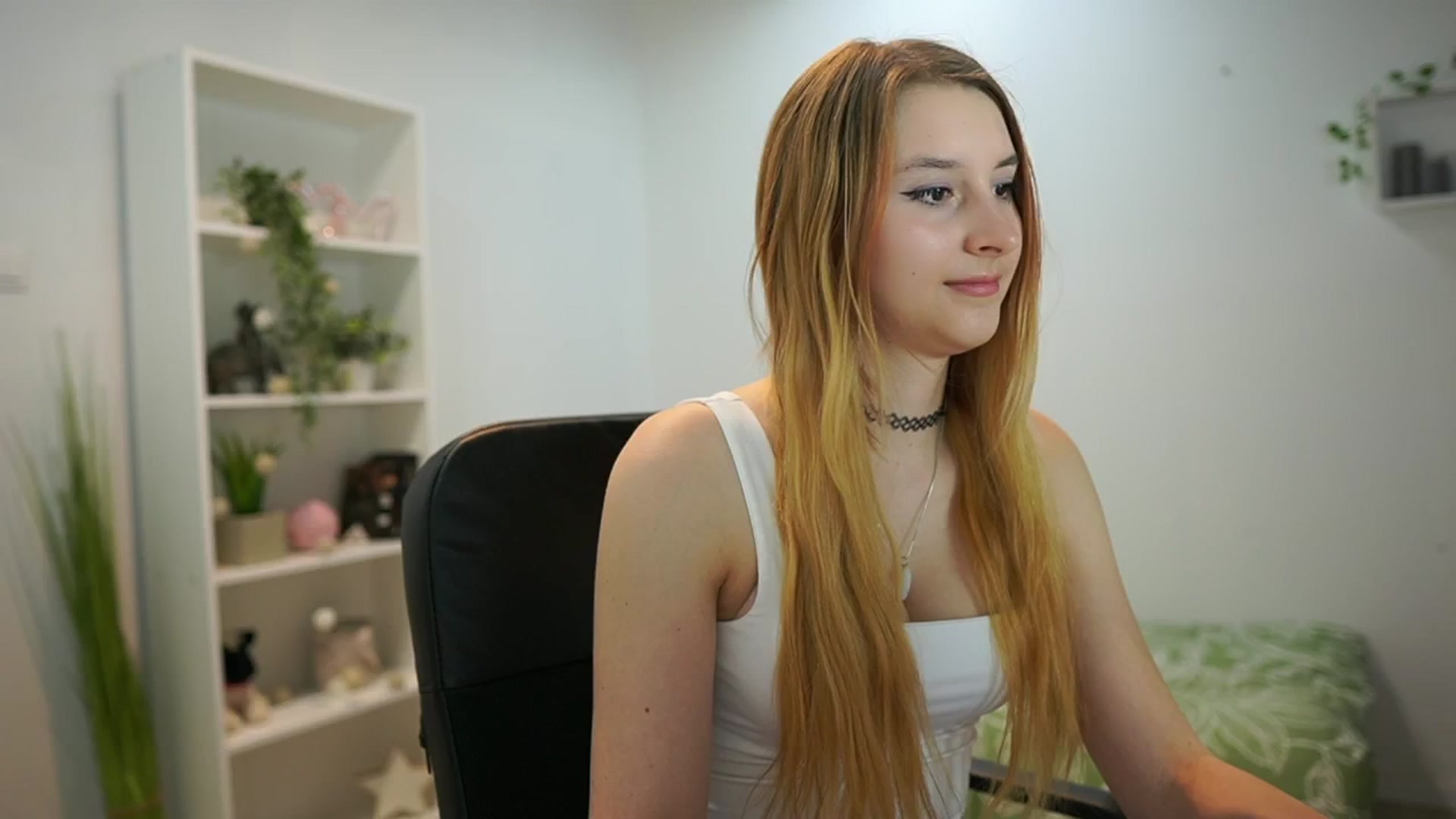 Gallery image thumbnail from Katei_England's myfreecams stream on, 06/14/2024, 10:54 image 3 of 20