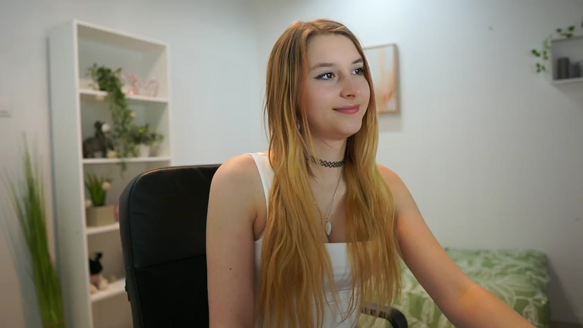 Gallery image thumbnail from Katei_England's myfreecams stream on, 06/14/2024, 10:54 image 5 of 20