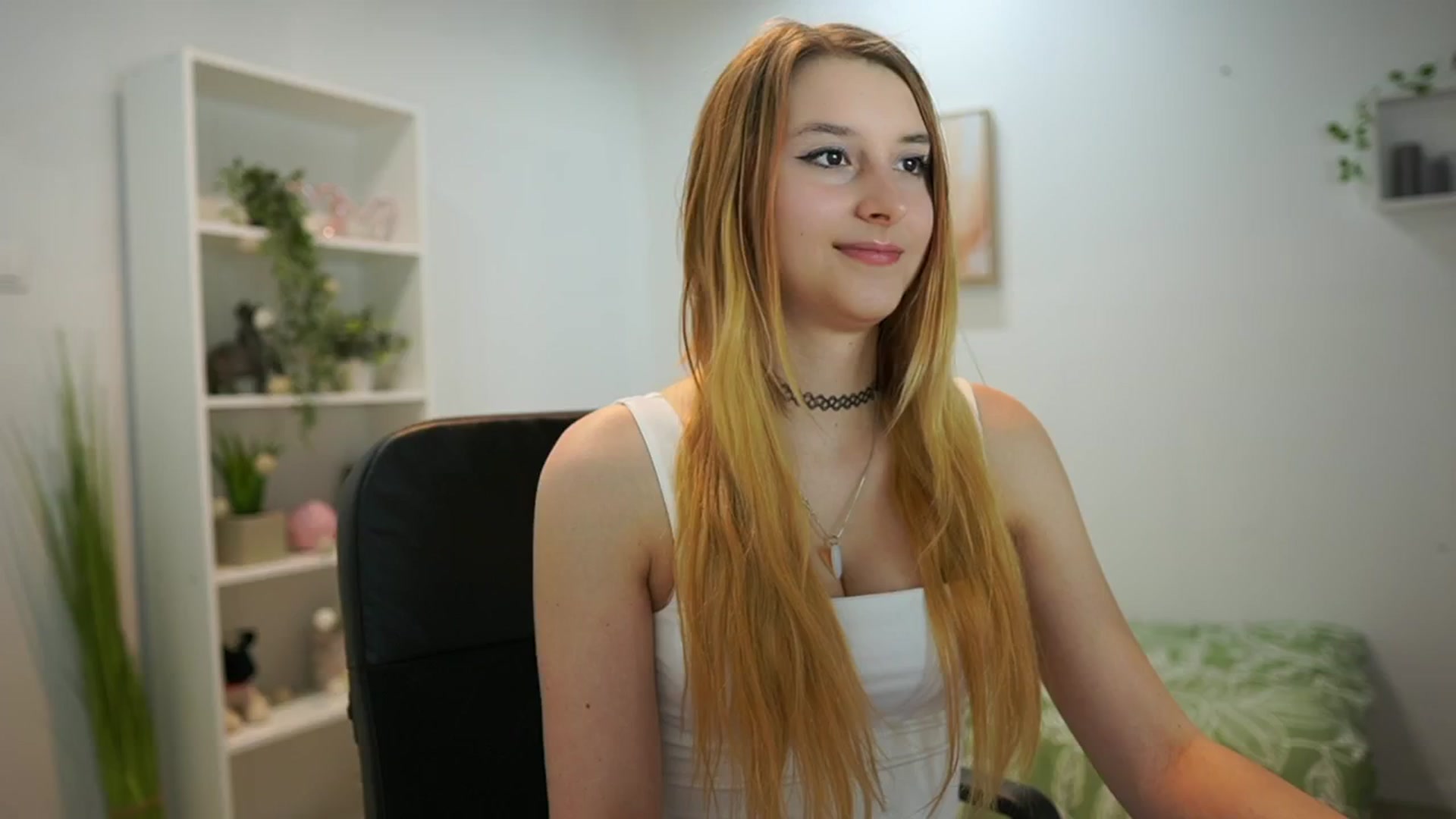 Gallery image thumbnail from Katei_England's myfreecams stream on, 06/14/2024, 10:54 image 18 of 20
