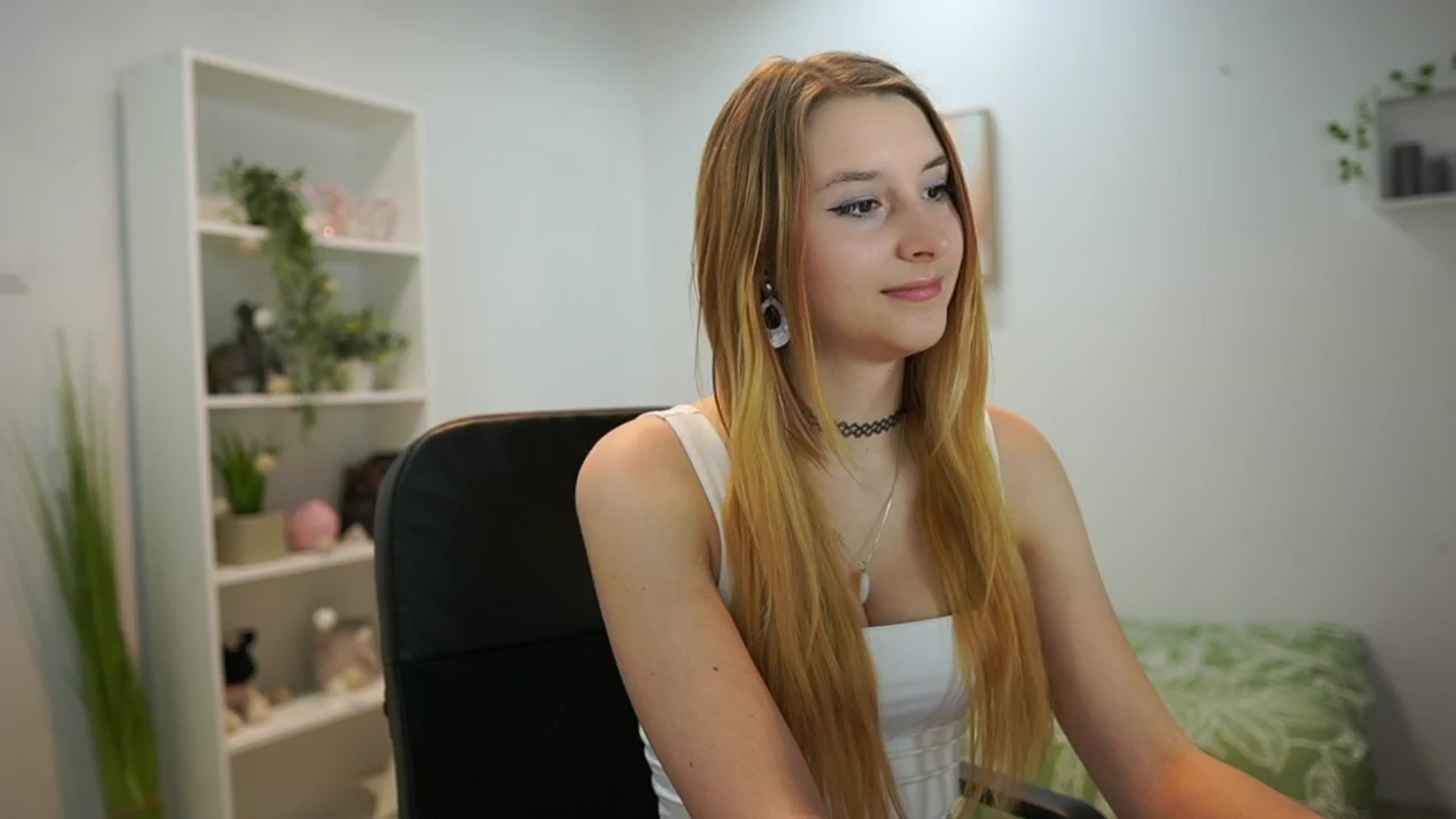 Gallery image thumbnail from Katei_England's myfreecams stream on, 06/14/2024, 10:54 image 11 of 20