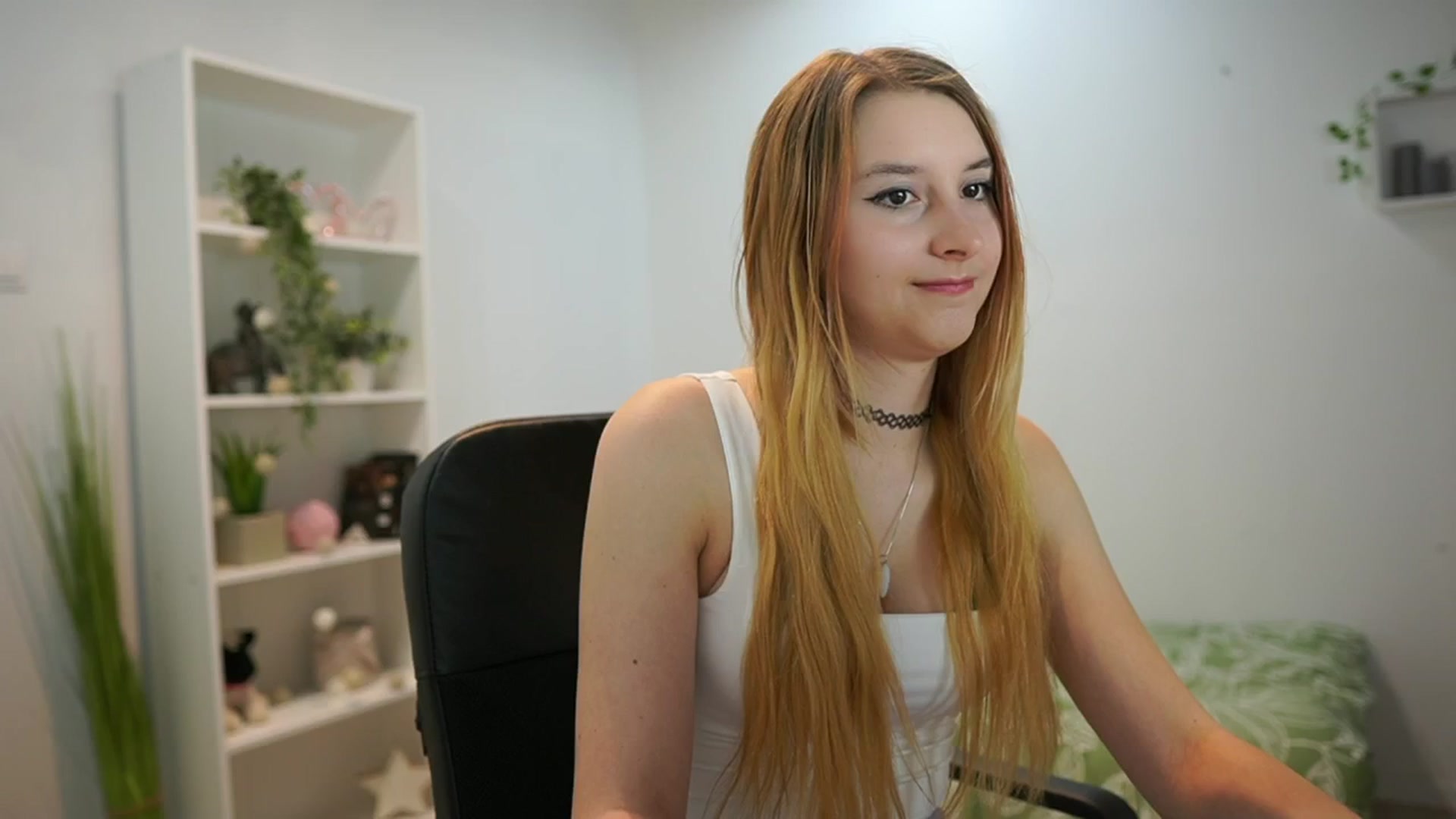 Gallery image thumbnail from Katei_England's myfreecams stream on, 06/14/2024, 10:54 image 4 of 20