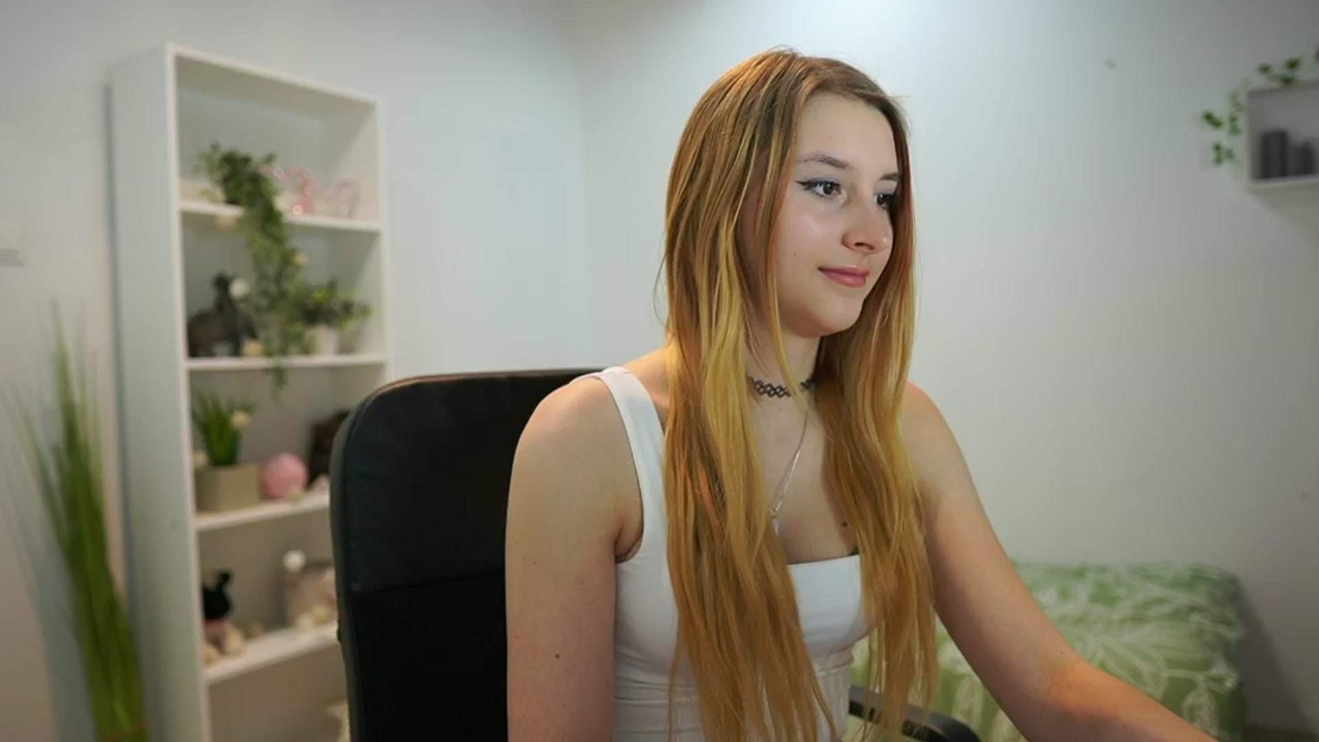 Gallery image thumbnail from Katei_England's myfreecams stream on, 06/14/2024, 10:54 image 9 of 20