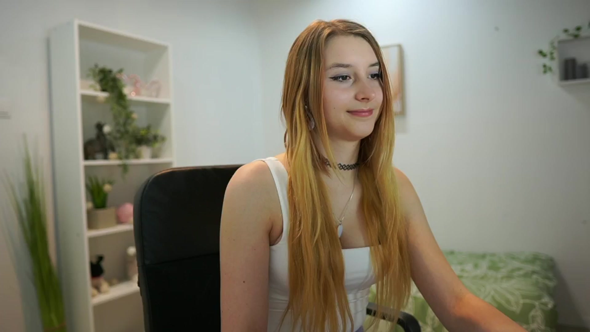 Gallery image thumbnail from Katei_England's myfreecams stream on, 06/14/2024, 10:54 image 7 of 20