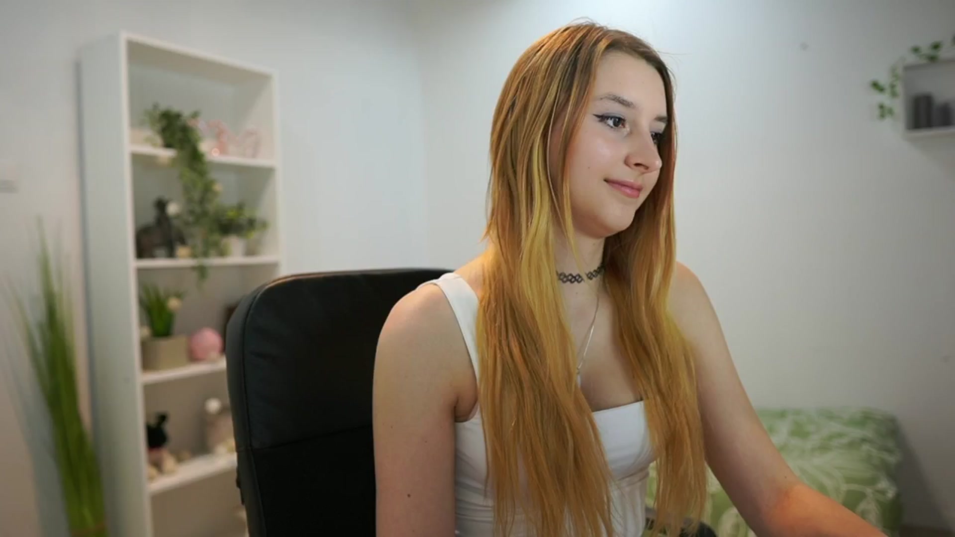 Gallery image thumbnail from Katei_England's myfreecams stream on, 06/14/2024, 10:54 image 17 of 20