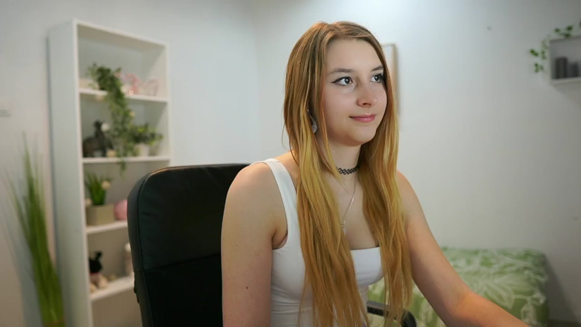 Gallery image thumbnail from Katei_England's myfreecams stream on, 06/14/2024, 10:54 image 8 of 20