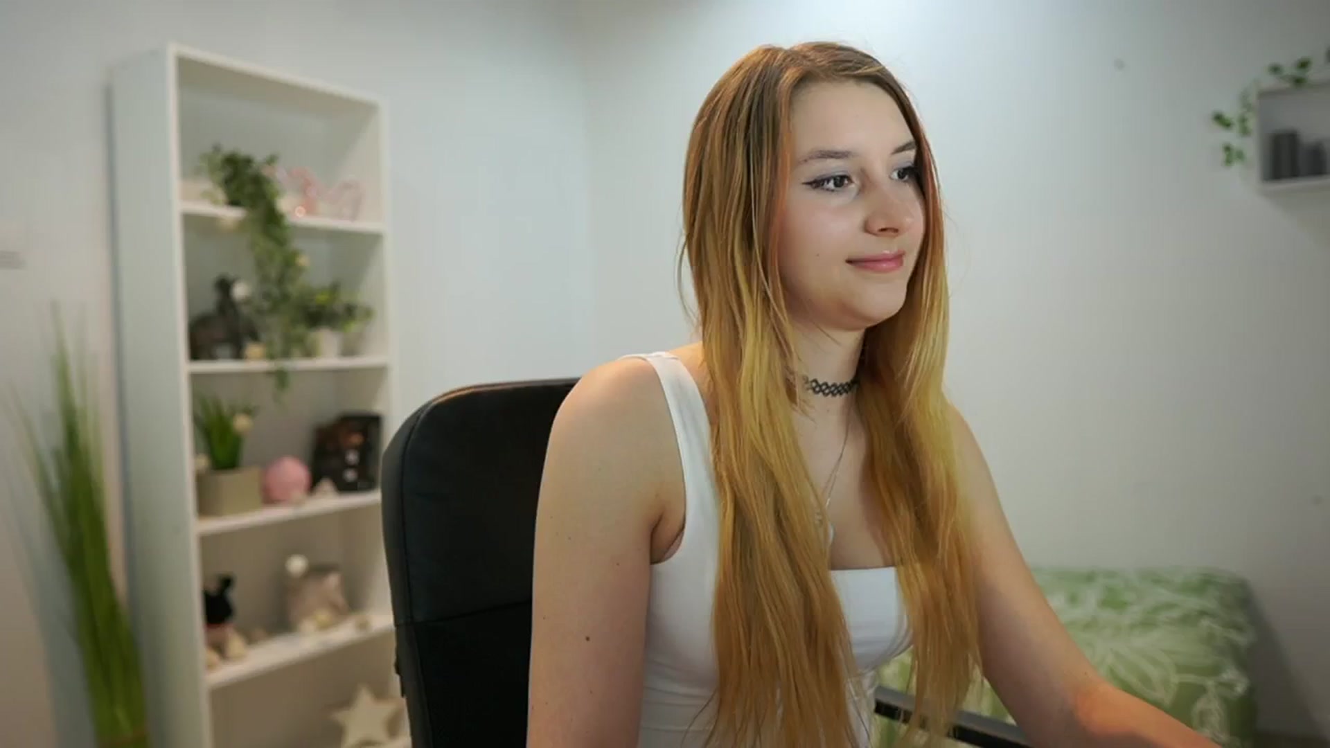 Gallery image thumbnail from Katei_England's myfreecams stream on, 06/14/2024, 10:54 image 2 of 20
