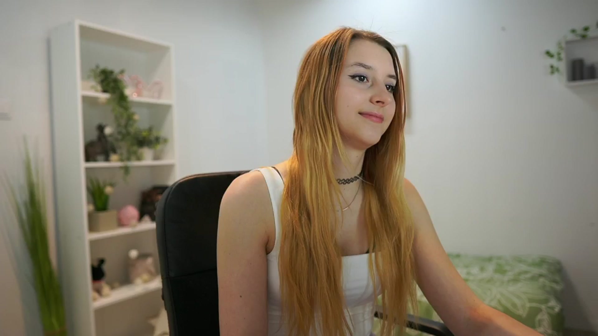 Gallery image thumbnail from Katei_England's myfreecams stream on, 06/14/2024, 12:46 image 11 of 20