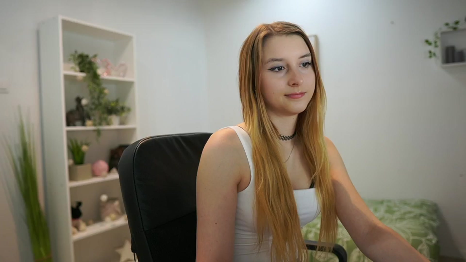 Gallery image thumbnail from Katei_England's myfreecams stream on, 06/14/2024, 12:46 image 8 of 20