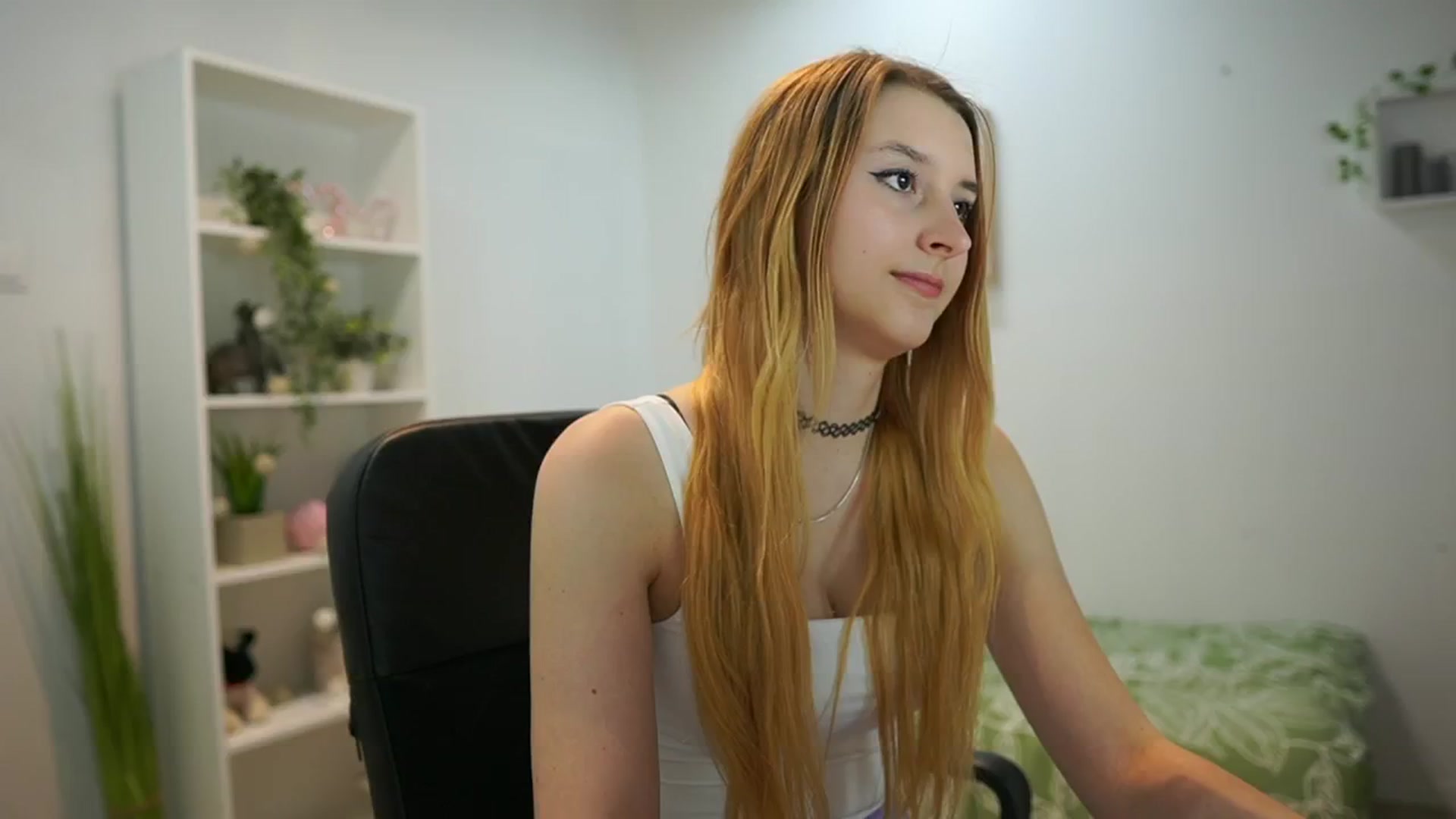 Gallery image thumbnail from Katei_England's myfreecams stream on, 06/14/2024, 12:46 image 6 of 20