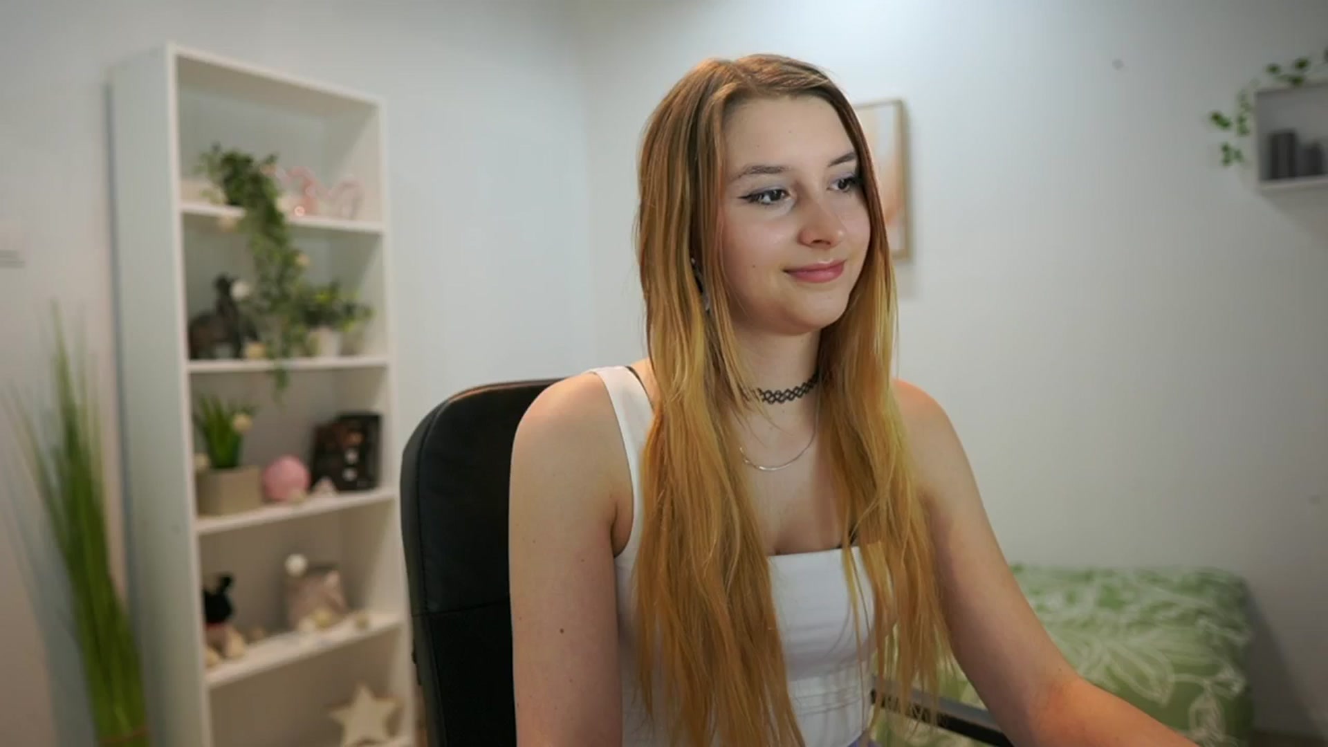 Gallery image thumbnail from Katei_England's myfreecams stream on, 06/14/2024, 12:46 image 9 of 20