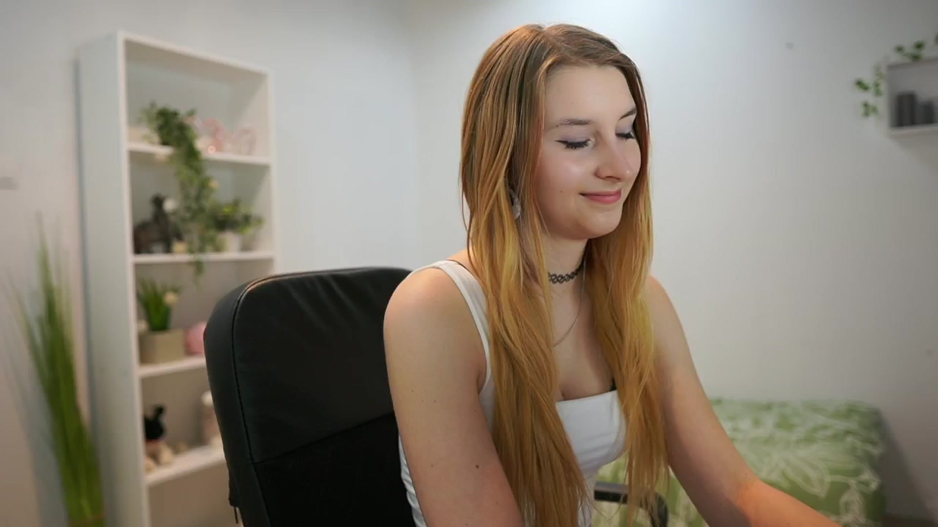 Gallery image thumbnail from Katei_England's myfreecams stream on, 06/14/2024, 12:46 image 4 of 20