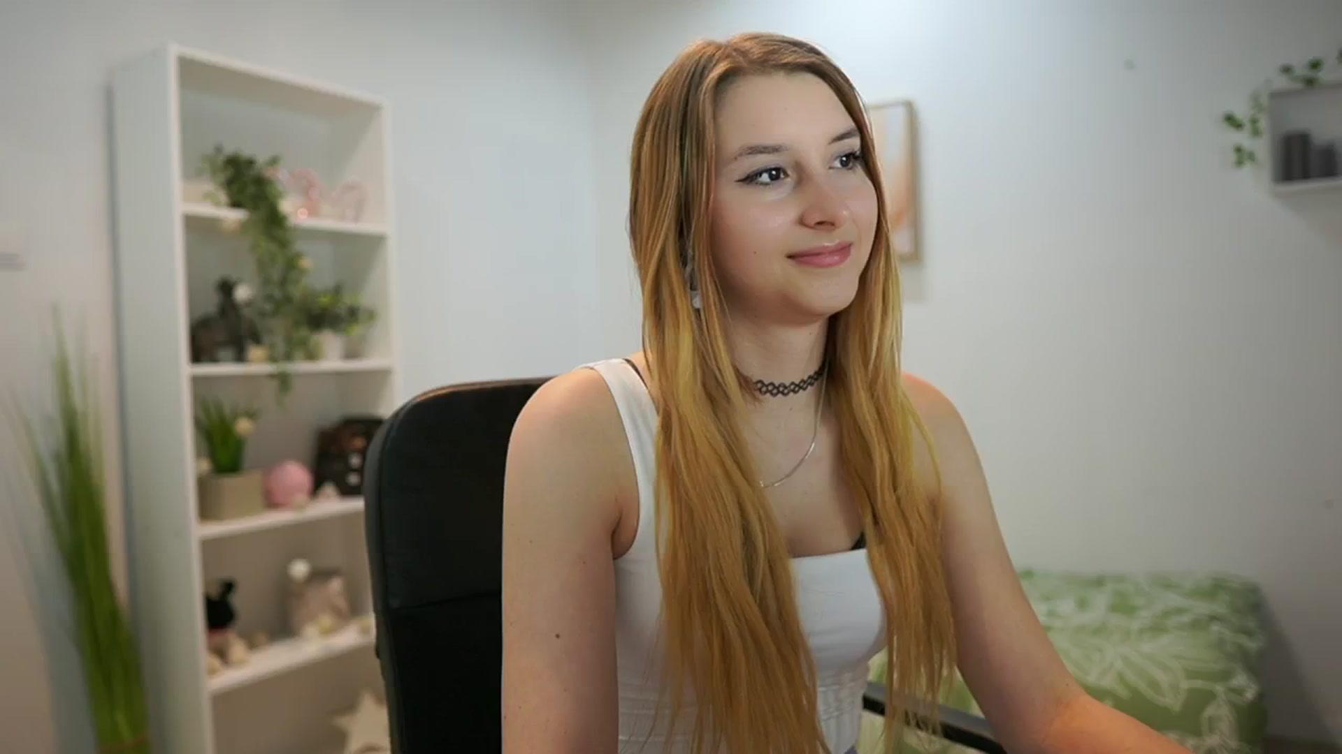 Gallery image thumbnail from Katei_England's myfreecams stream on, 06/14/2024, 12:46 image 3 of 20