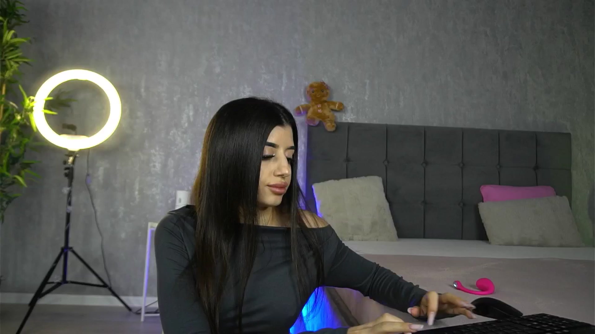 Gallery image thumbnail from KatelynSparks's myfreecams stream on, 12/31/2025, 11:57 image 17 of 20
