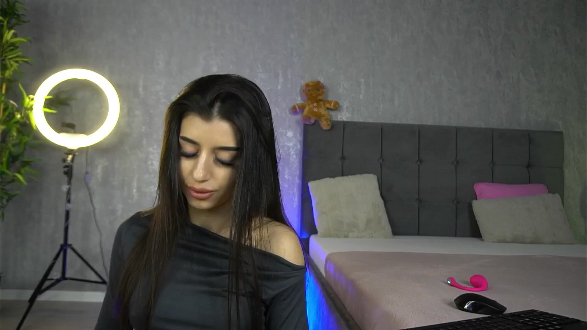 Gallery image thumbnail from KatelynSparks's myfreecams stream on, 12/31/2025, 11:57 image 19 of 20