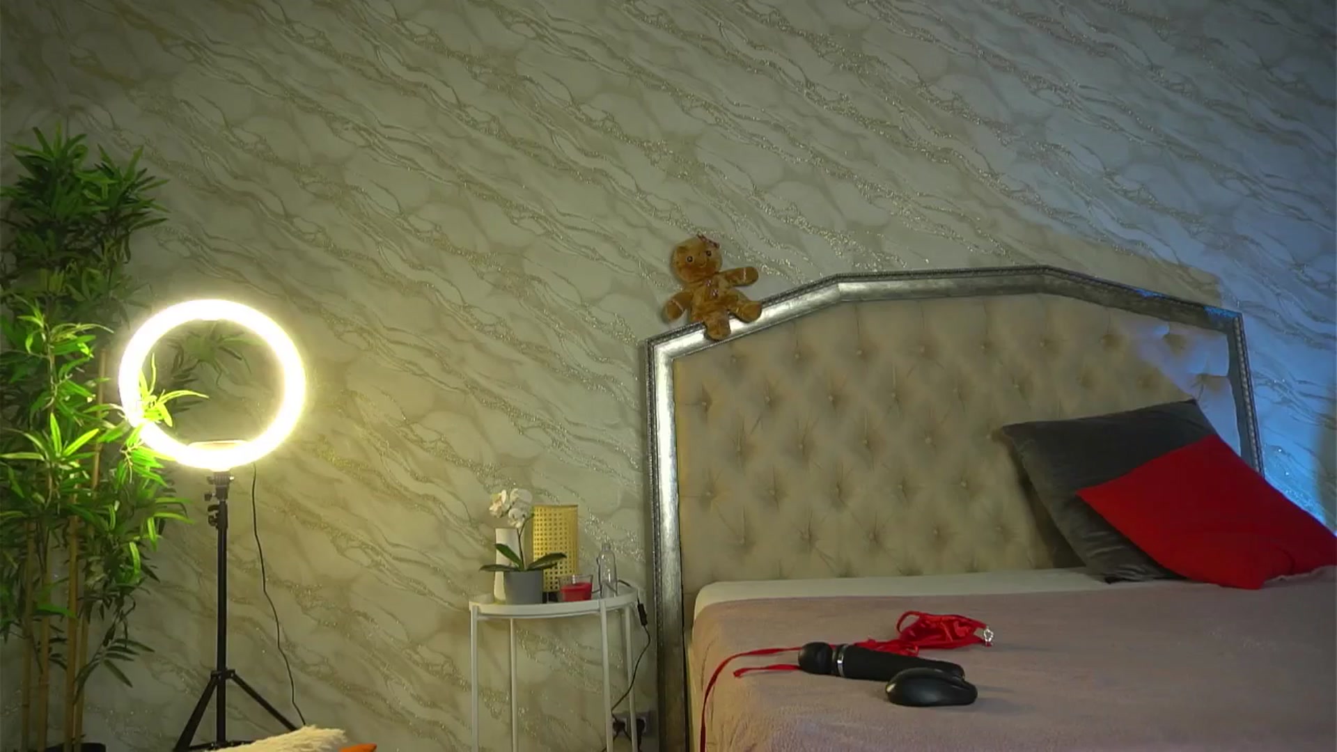 Gallery image thumbnail from KatelynSparks's myfreecams stream on, 04/14/2026, 11:58 image 11 of 20