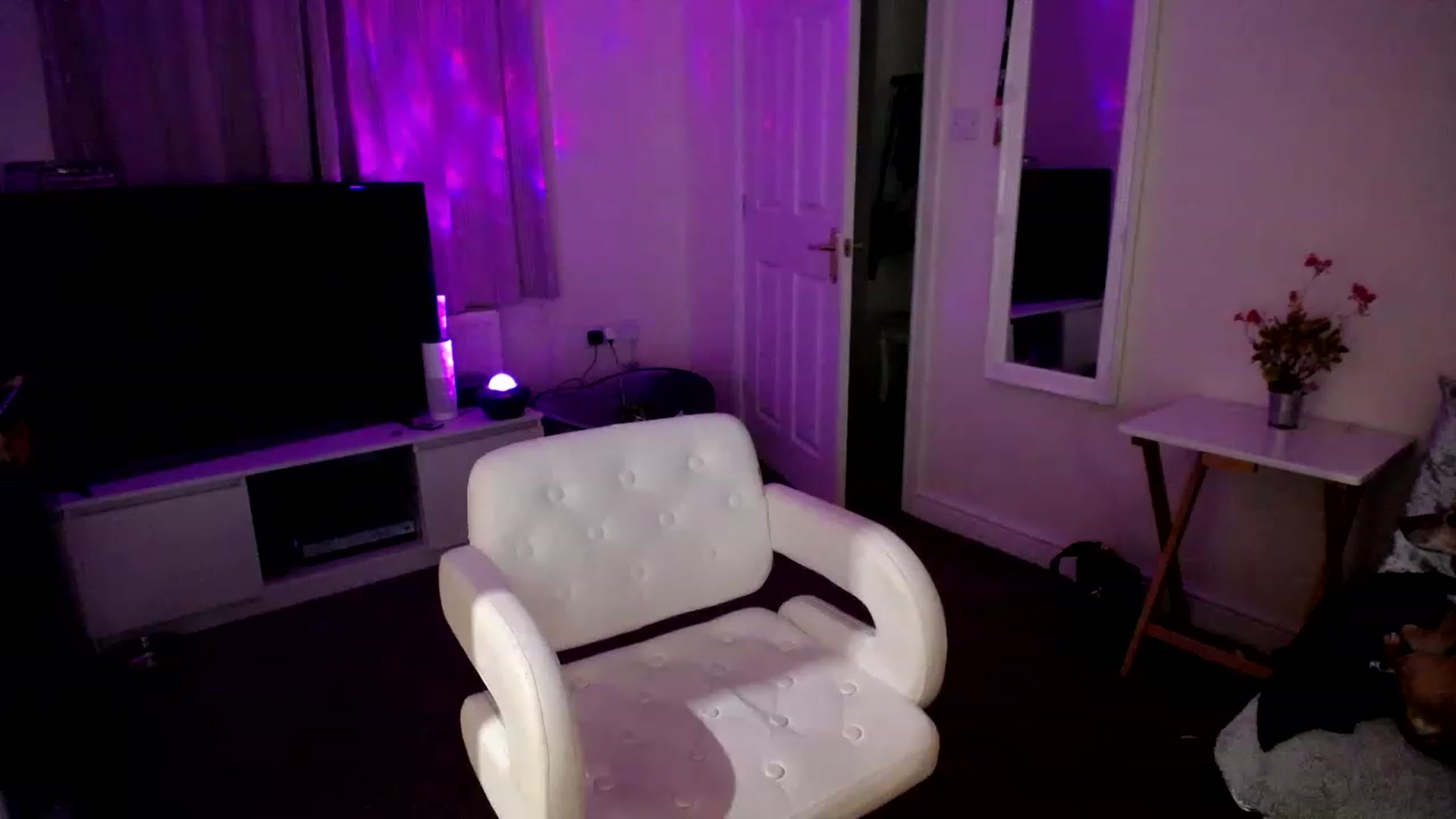 Gallery image thumbnail from KatesRoomUK's myfreecams stream on, 04/29/2023, 23:54 image 8 of 20