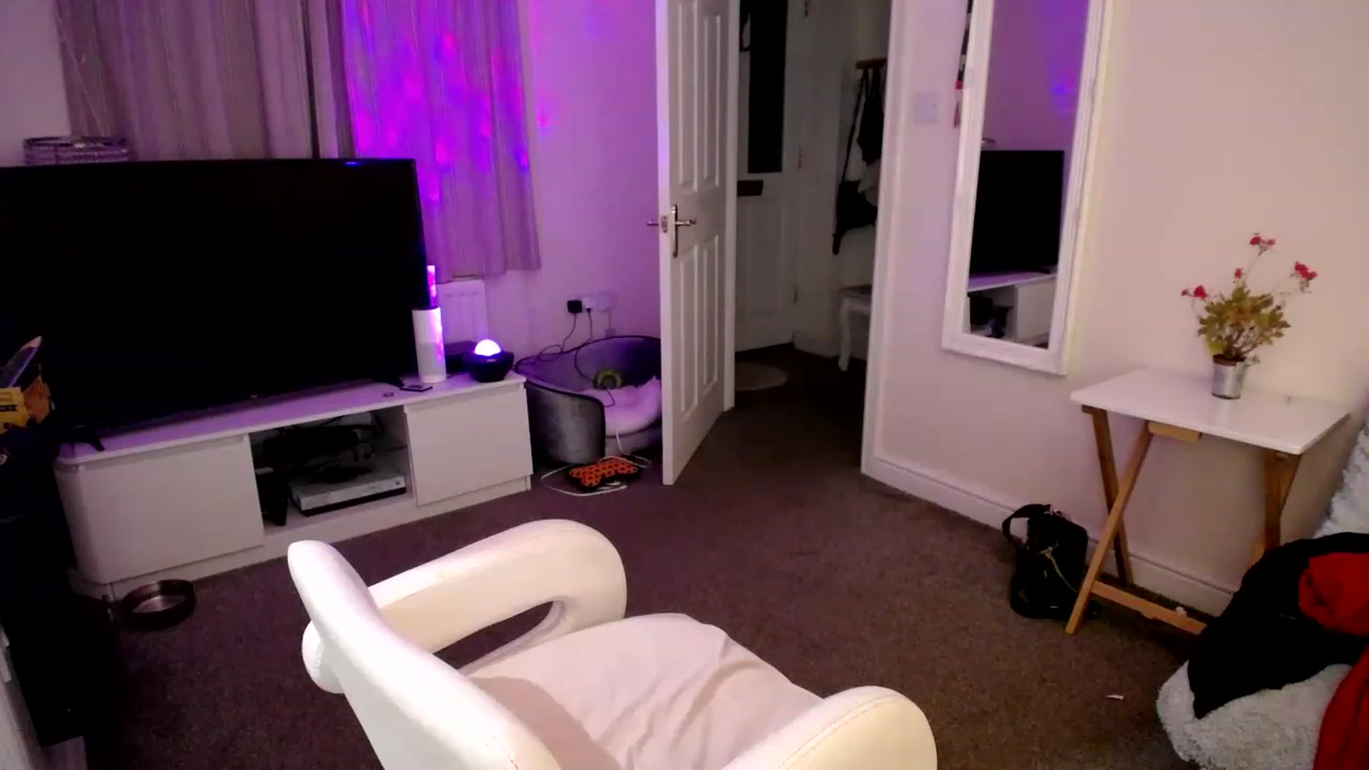 Gallery image thumbnail from KatesRoomUK's myfreecams stream on, 04/29/2023, 23:54 image 15 of 20