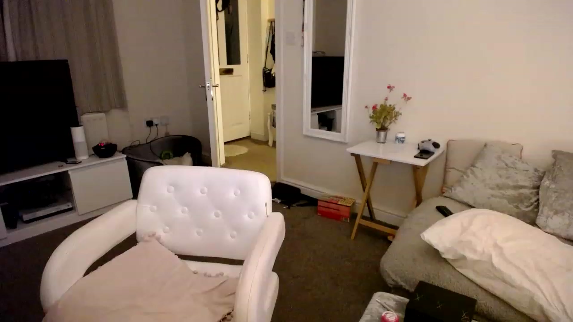 Gallery image thumbnail from KatesRoomUK's myfreecams stream on, 05/03/2023, 24:00 image 14 of 20