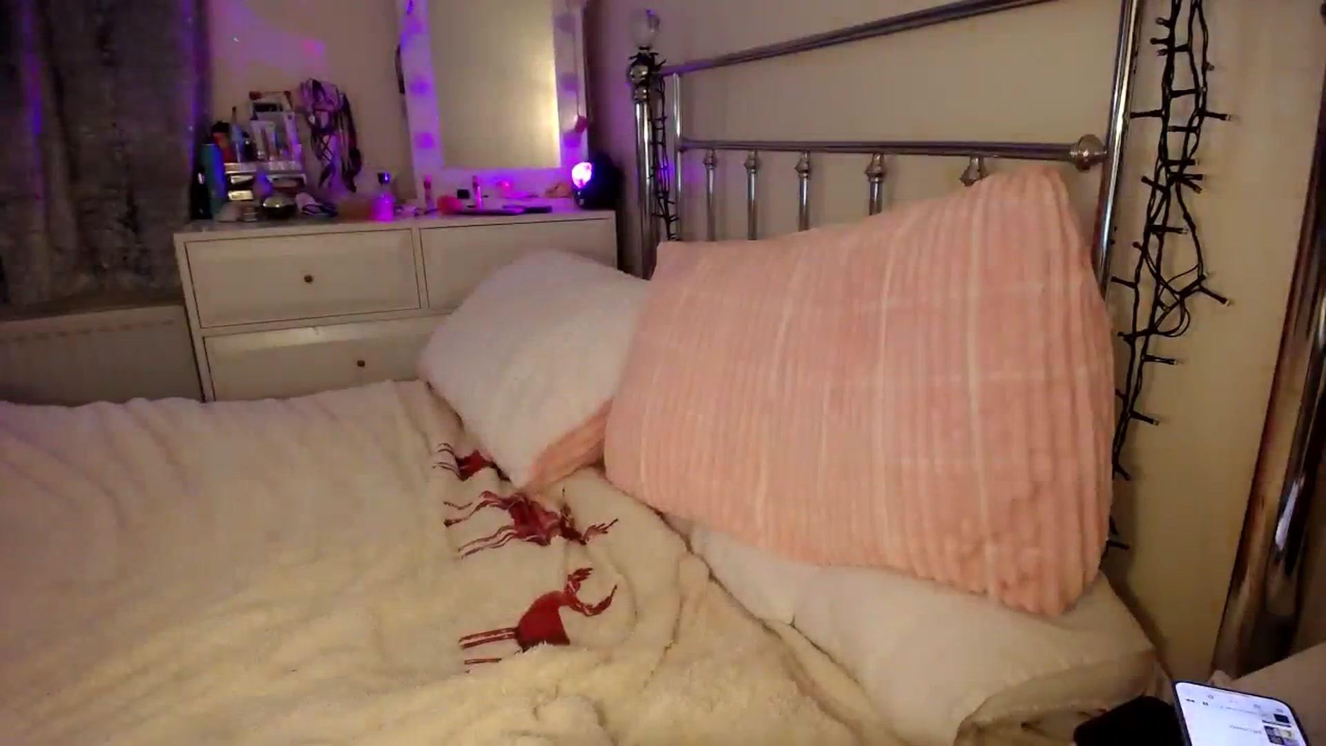 Gallery image thumbnail from KatesRoomUK's myfreecams stream on, 09/03/2023, 01:26 image 8 of 20