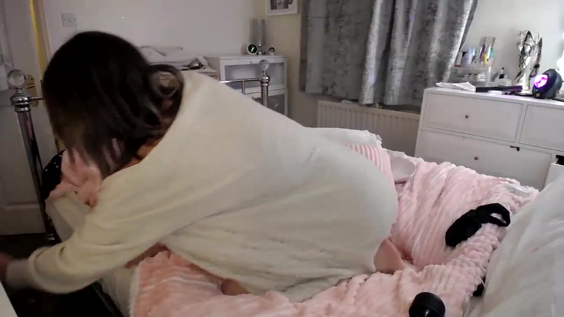 Gallery image thumbnail from KatesRoomUK's myfreecams stream on, 10/14/2023, 01:20 image 3 of 20