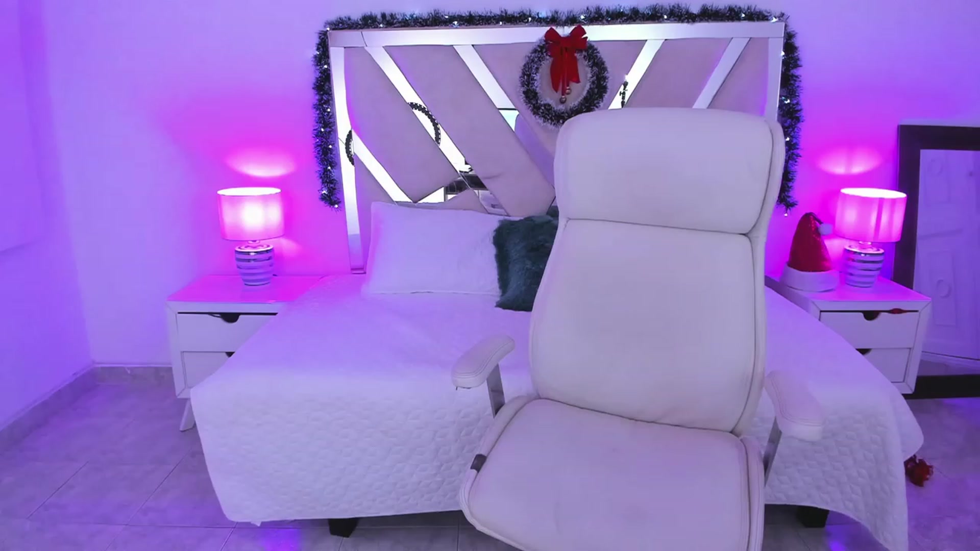 Gallery image thumbnail from Kathe_Lu's myfreecams stream on, 12/20/2023, 02:55 image 2 of 20