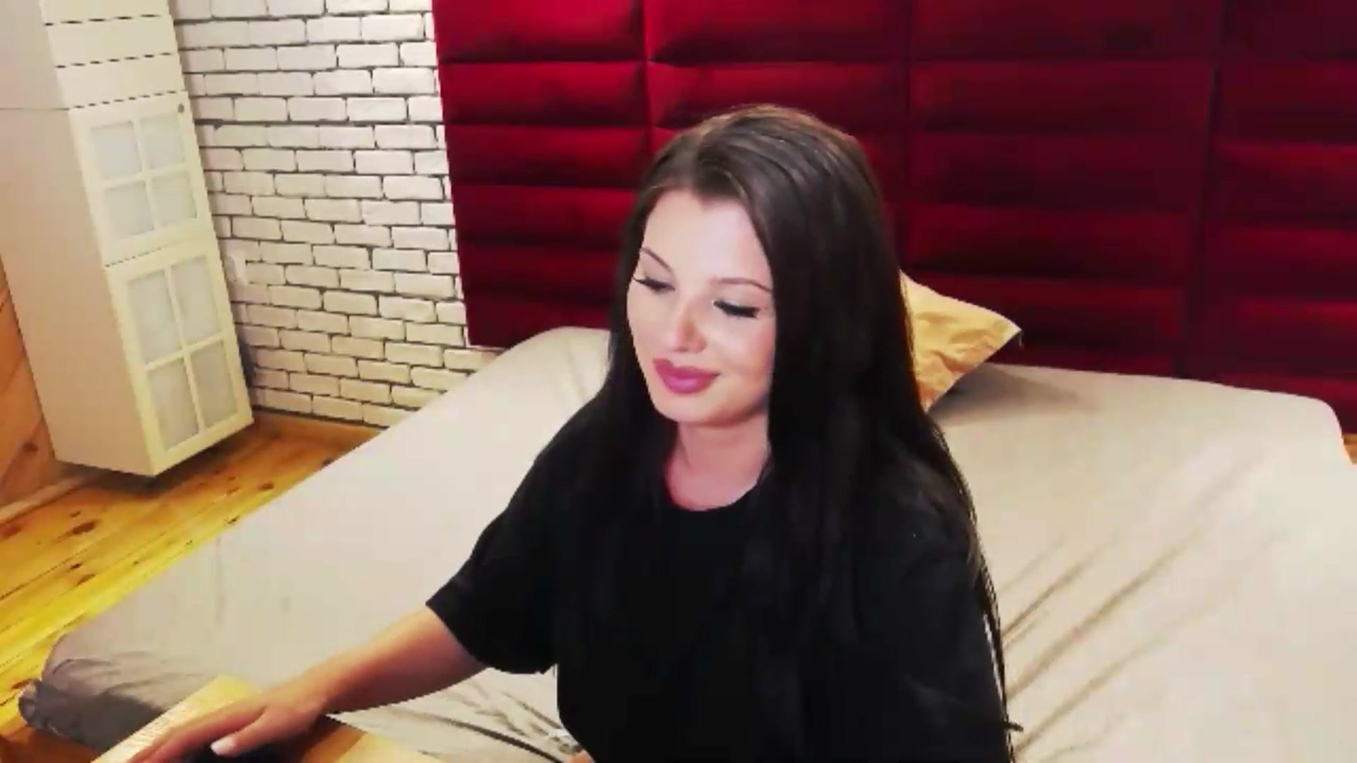 Gallery image thumbnail from Katherine's myfreecams stream on, 07/28/2026, 24:13 image 12 of 20