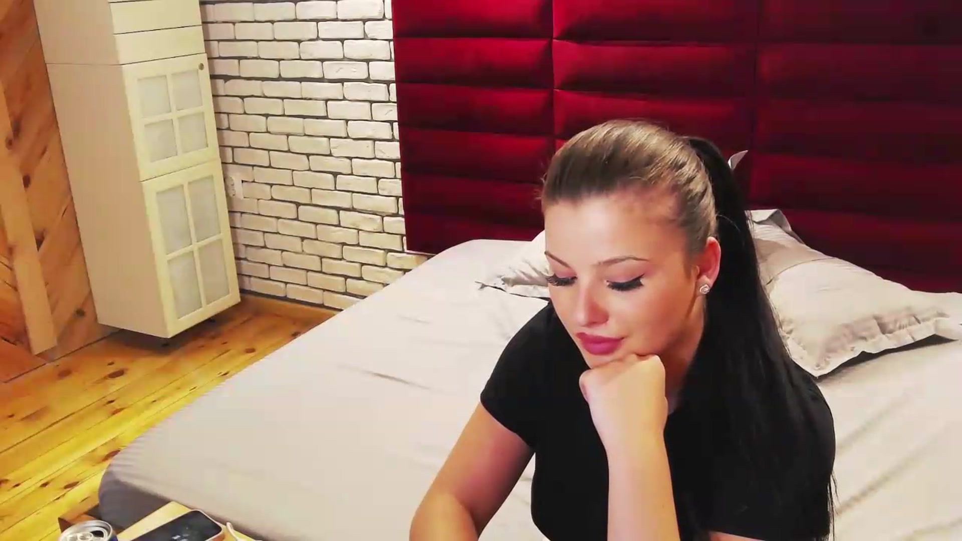 Gallery image thumbnail from Katherine's myfreecams stream on, 08/18/2026, 24:27 image 12 of 20