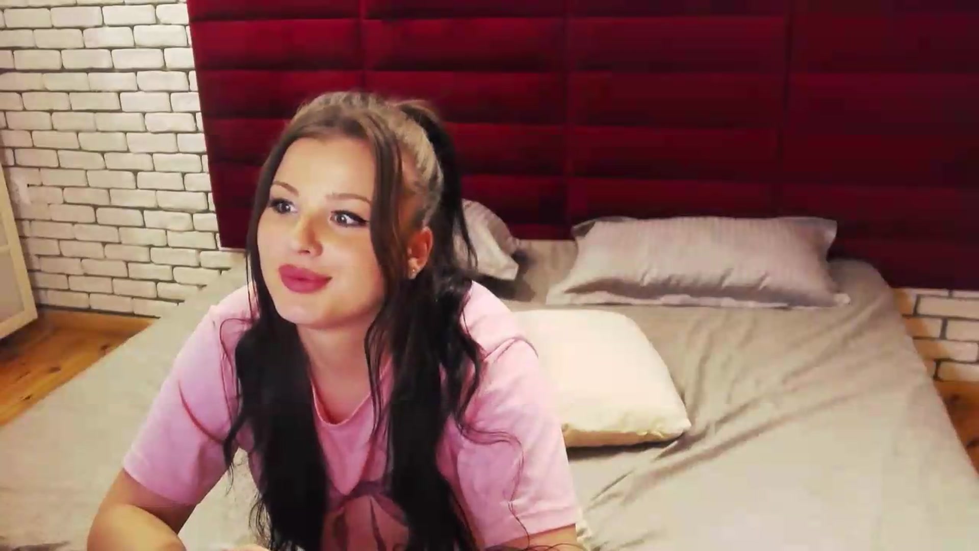 Gallery image thumbnail from Katherine's myfreecams stream on, 08/28/2026, 23:21 image 8 of 20