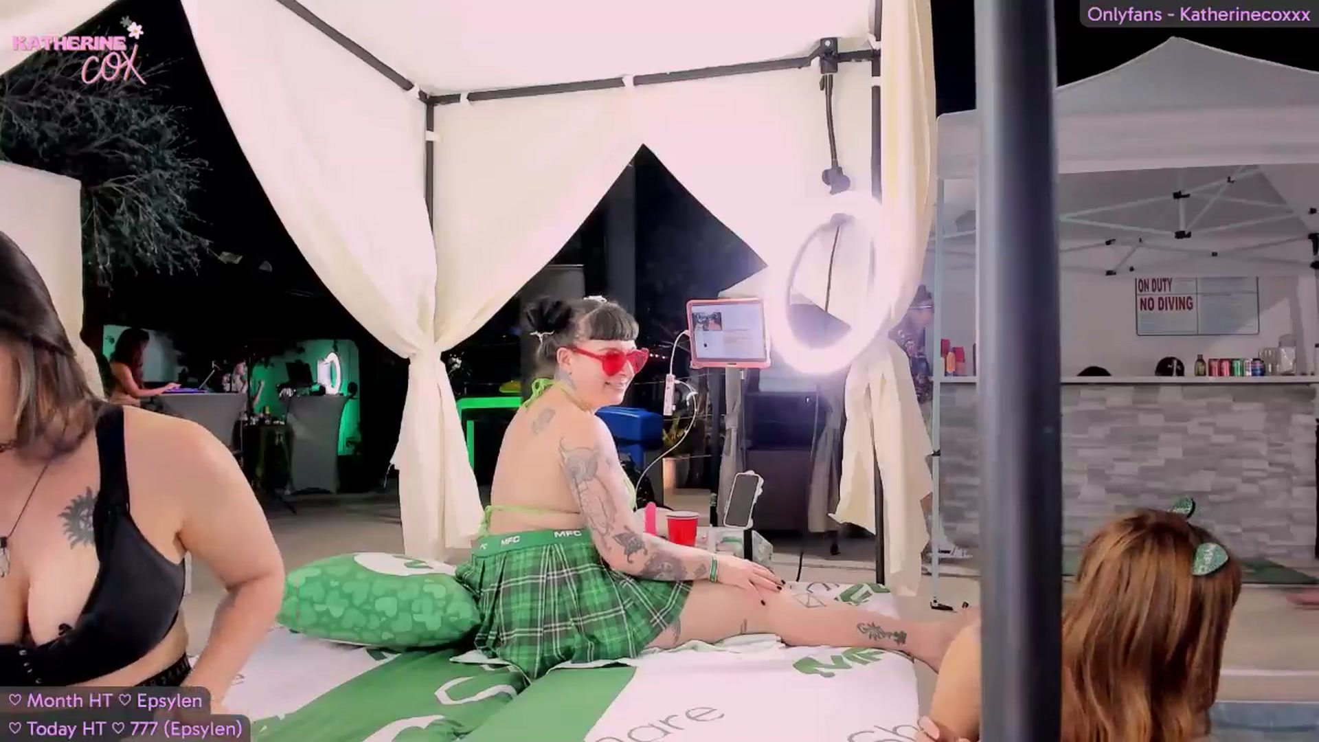 Gallery image thumbnail from KatherineCox's myfreecams stream on, 05/23/2024, 03:37 image 2 of 20