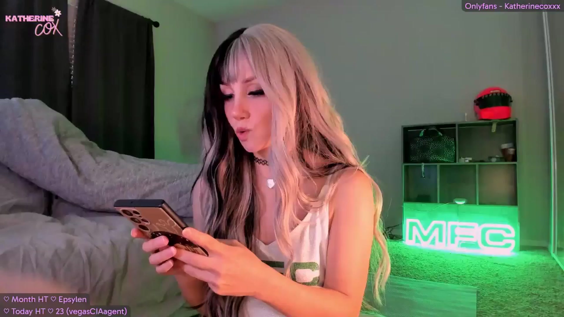 Gallery image thumbnail from KatherineCox's myfreecams stream on, 05/27/2024, 02:22 image 20 of 20