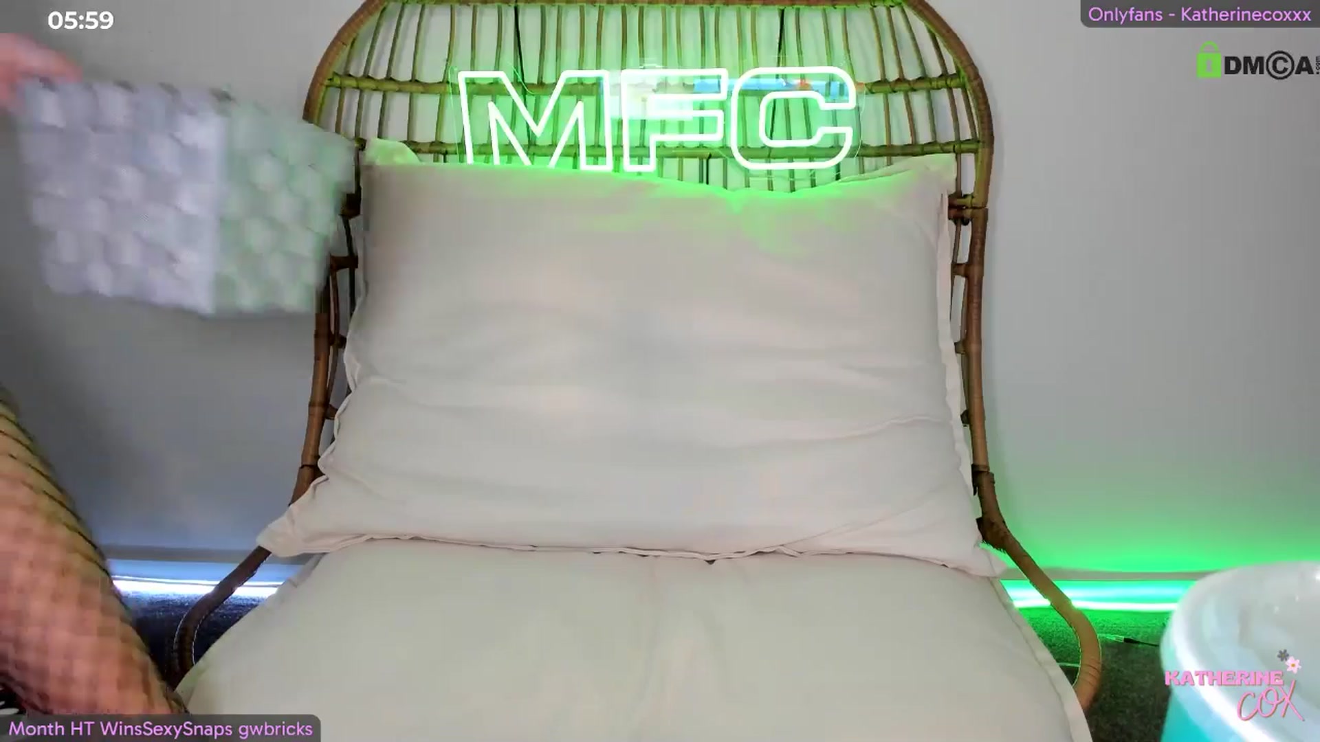 Gallery image thumbnail from KatherineCox's myfreecams stream on, 09/23/2024, 04:10 image 13 of 20
