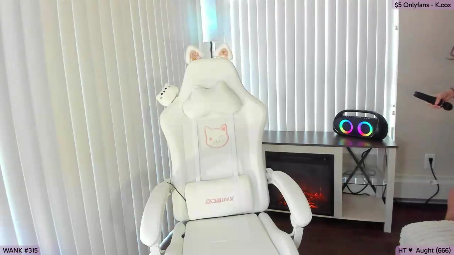 Gallery image thumbnail from KatherineCox's myfreecams stream on, 06/25/2026, 01:13 image 4 of 20