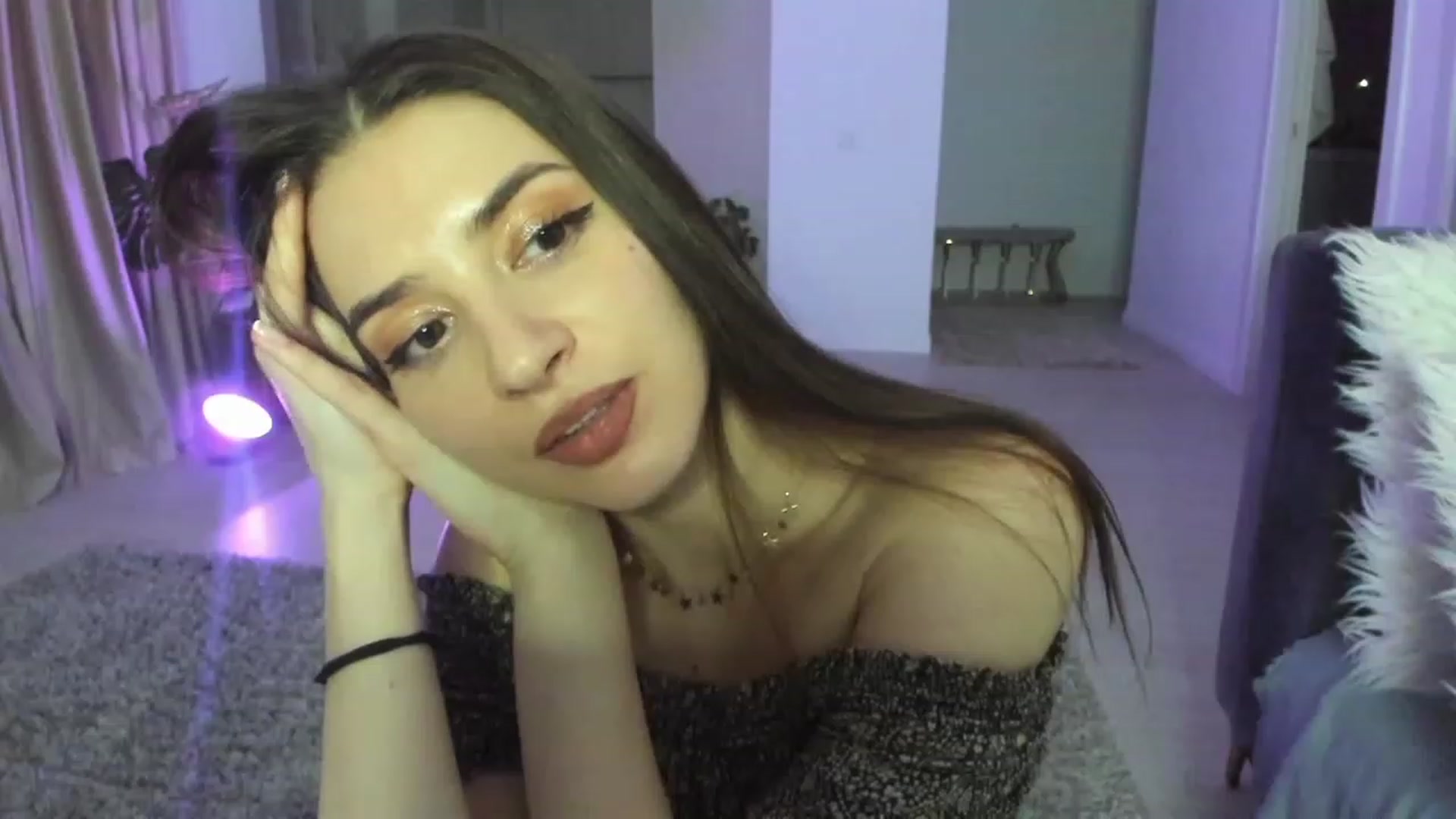Gallery image thumbnail from Kathryn's myfreecams stream on, 12/18/2022, 22:57 image 6 of 20