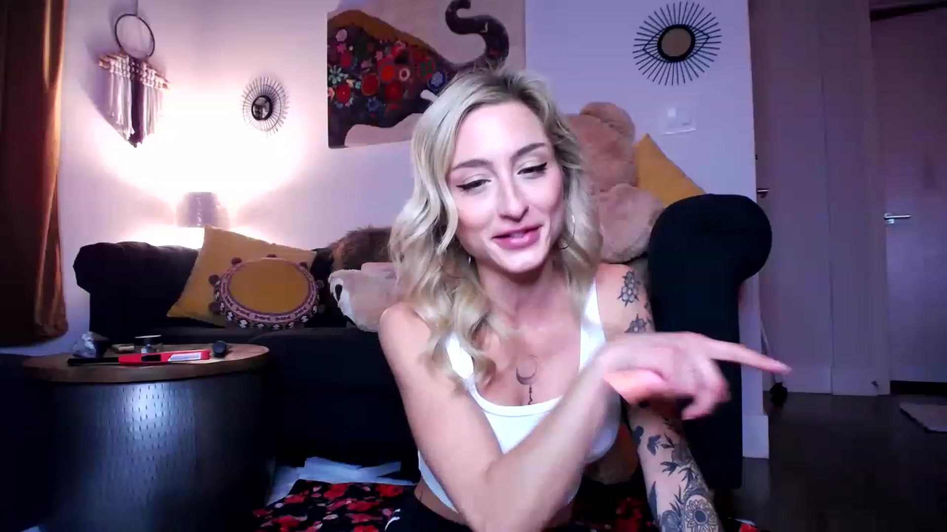 Gallery image thumbnail from KathrynMae's myfreecams stream on, 11/17/2022, 03:51 image 11 of 20